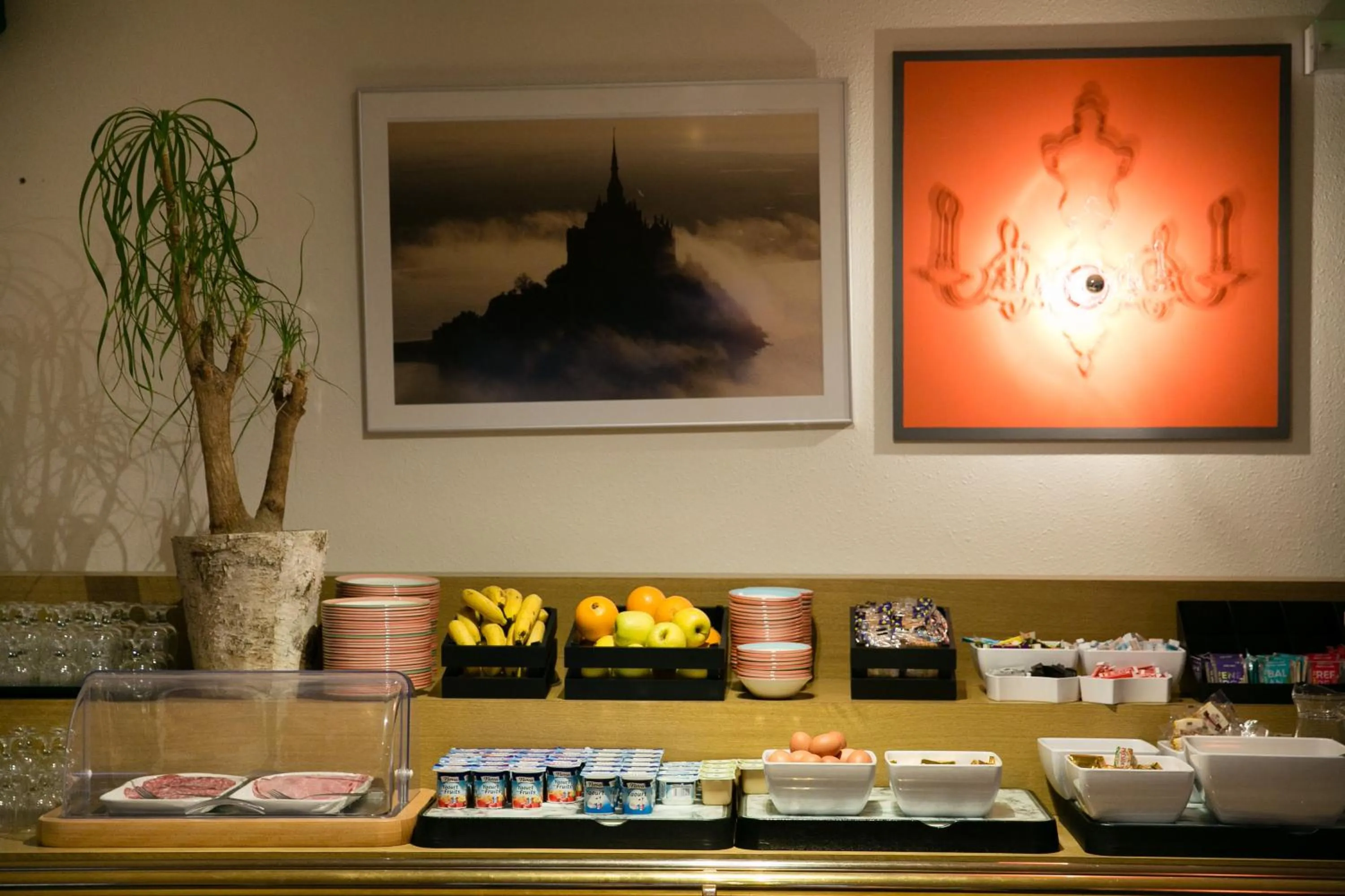 Continental breakfast in Hôtel Vert
