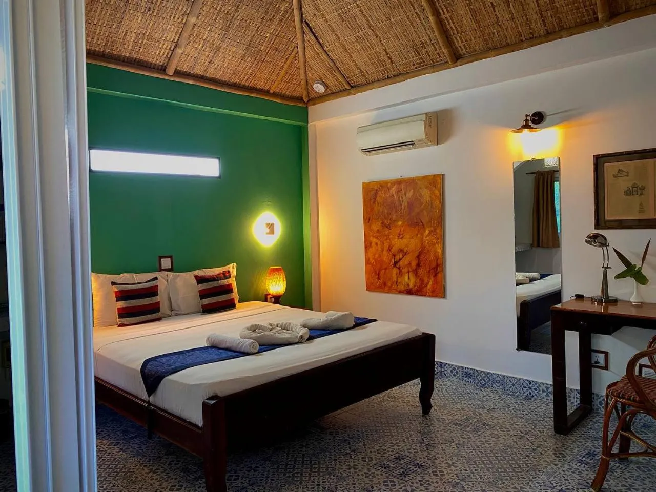 Bed in Au Cabaret Vert