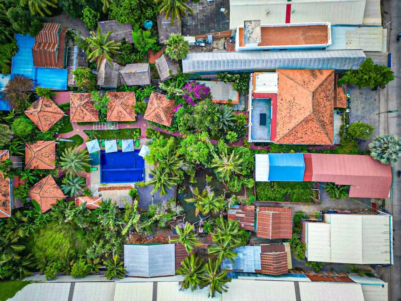 Property building in Au Cabaret Vert