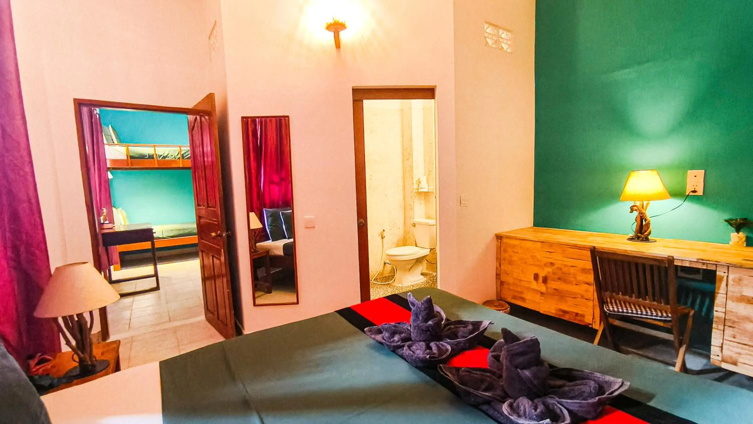 Bed in Au Cabaret Vert