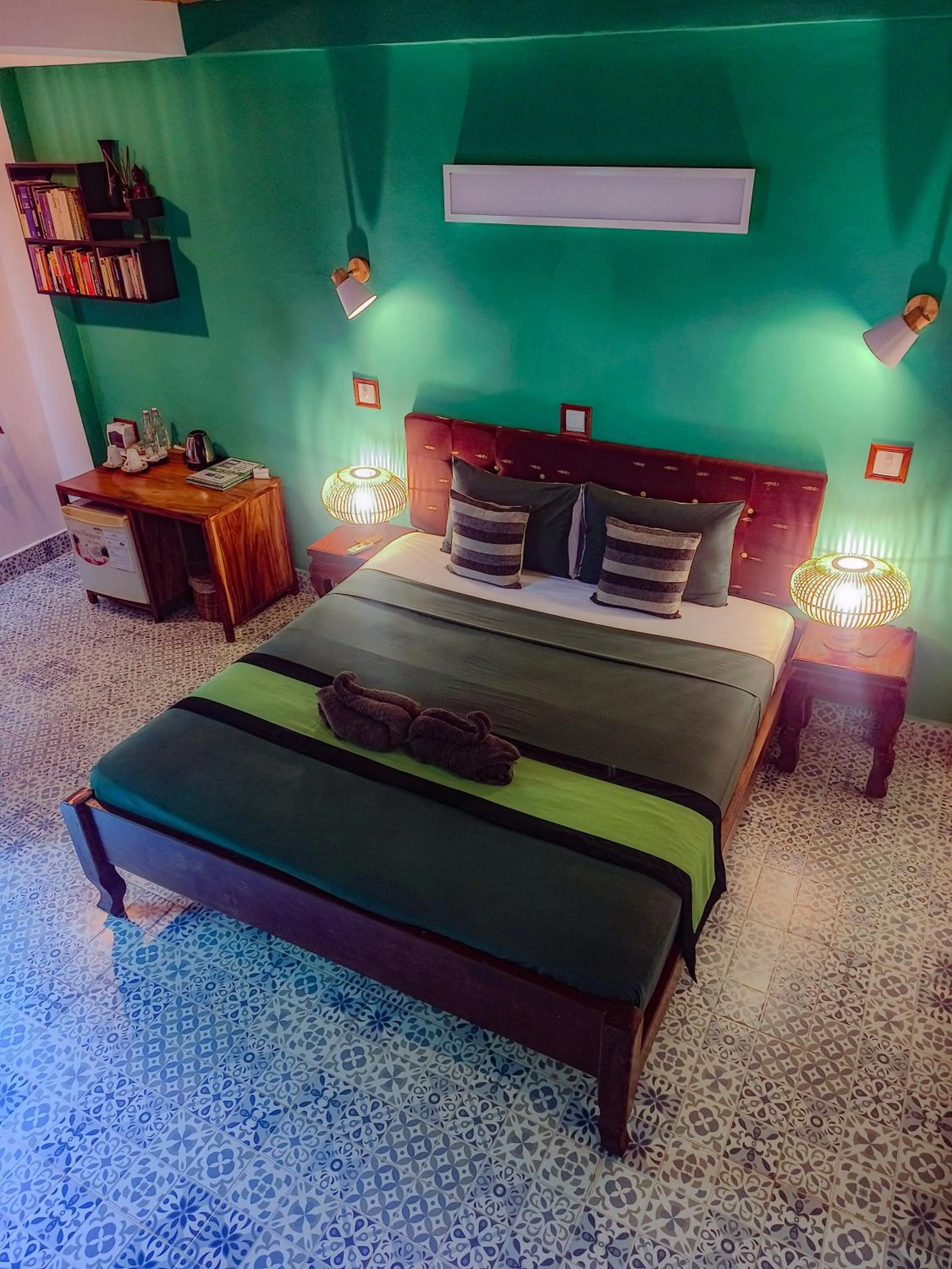 Bed in Au Cabaret Vert