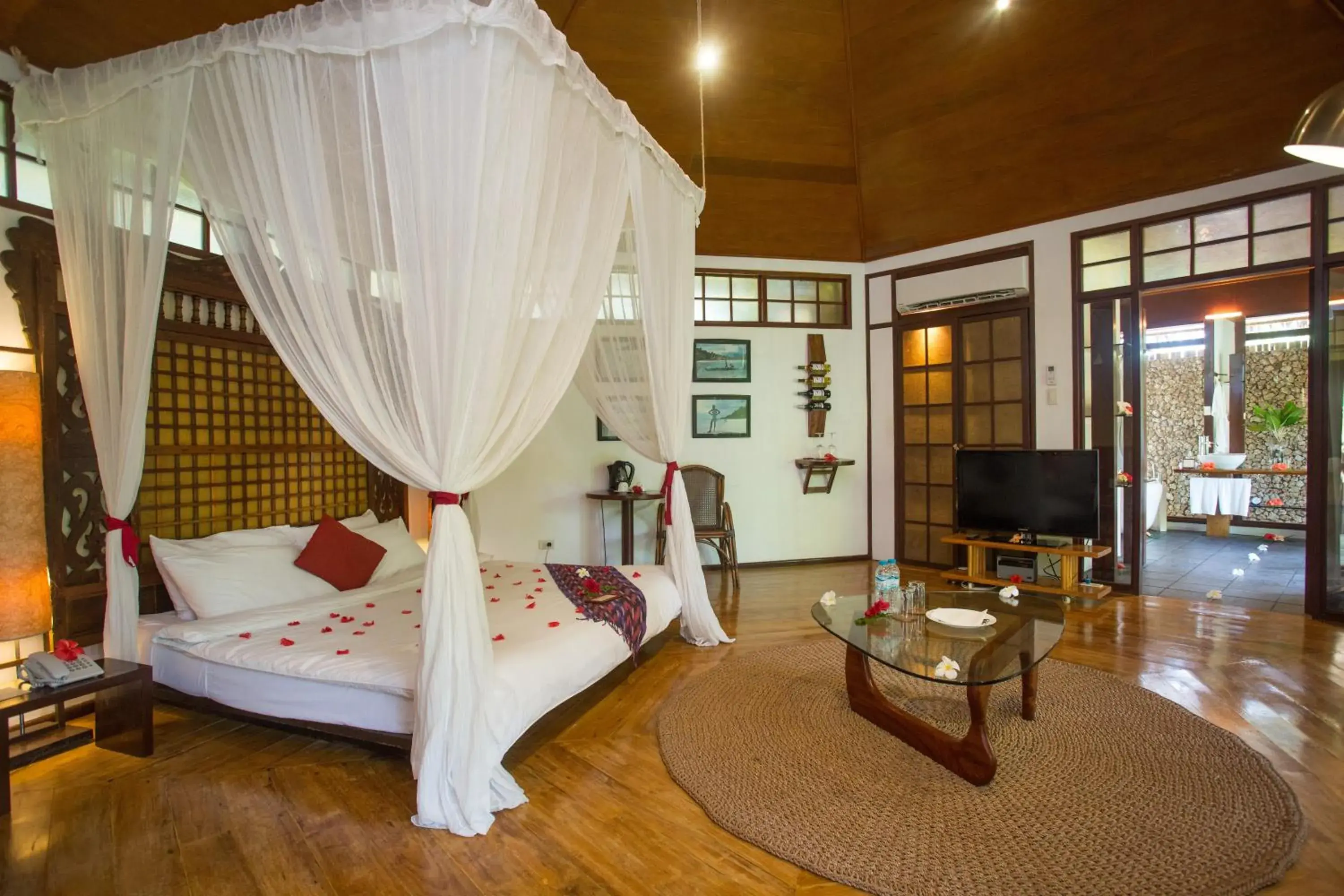 TV and multimedia, Bed in Mandala Spa & Resort Villas TV and multimedia, Bed in Mandala Spa & Resort Villas