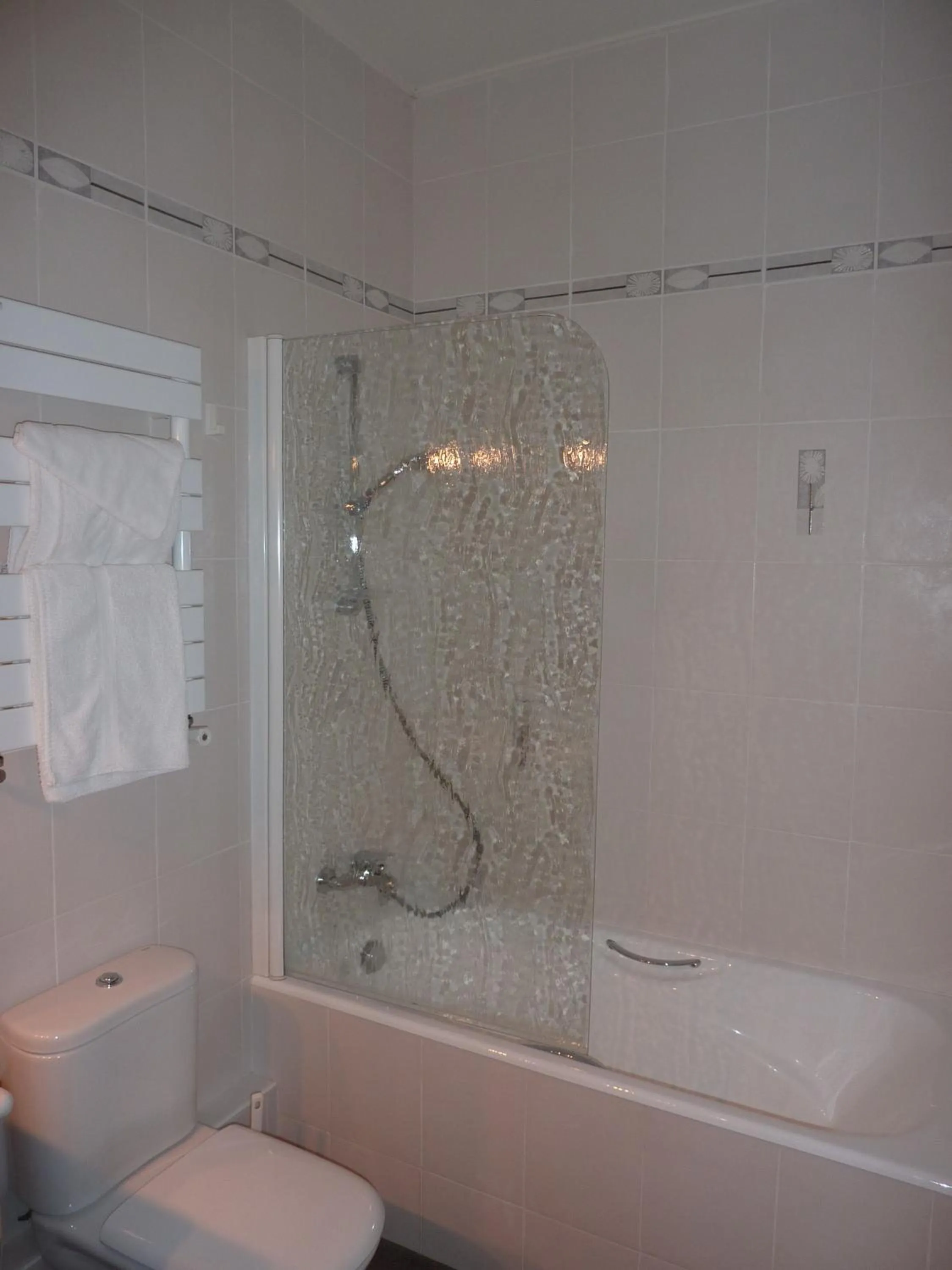 Bathroom in Hôtel La Concorde