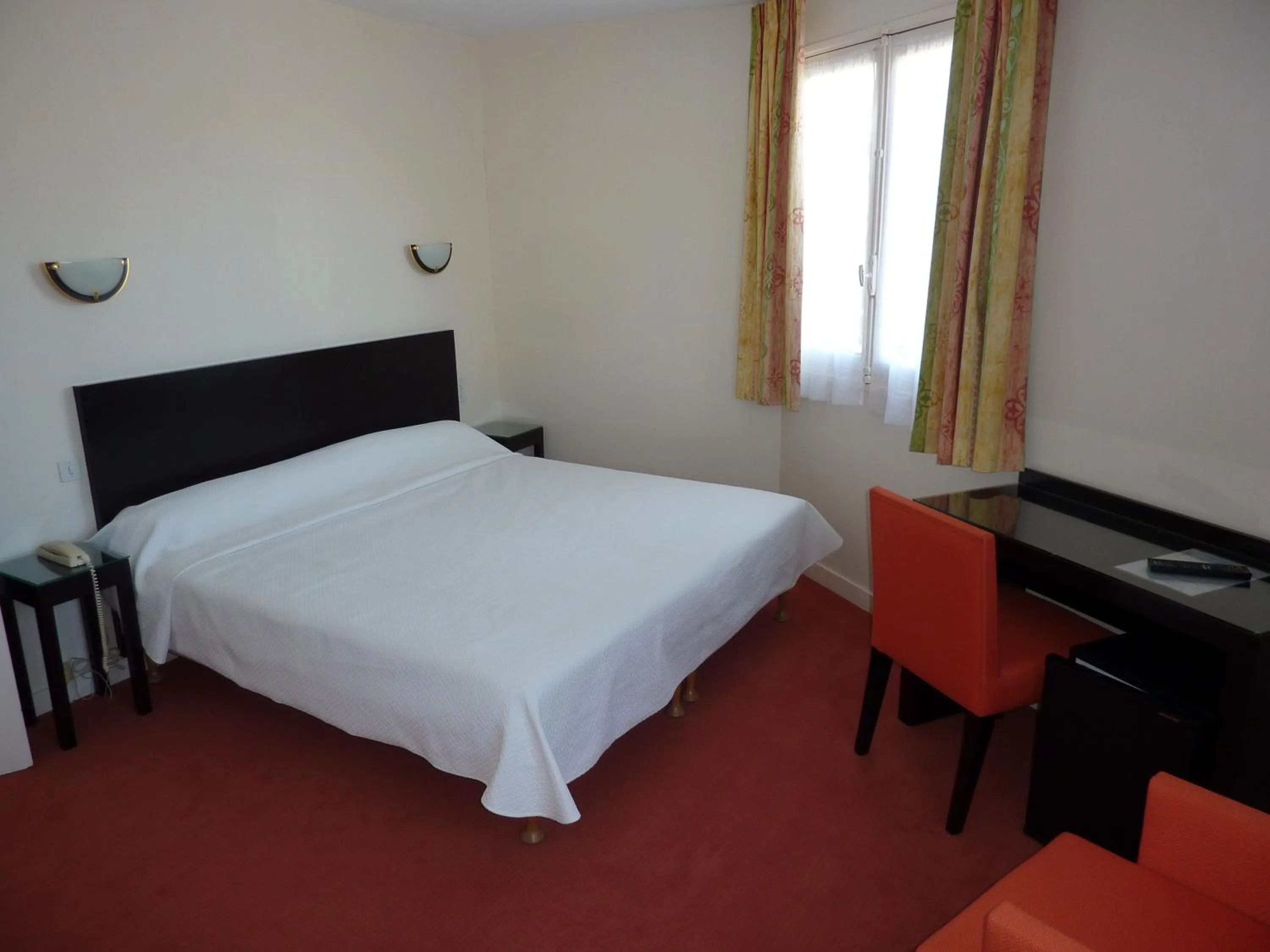 Photo of the whole room in Hôtel La Concorde