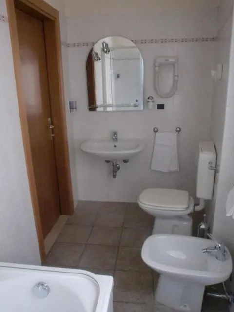 Bathroom in Hotel San Pietro