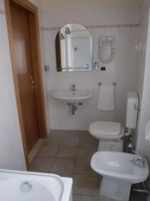 Triple Room in Hotel San Pietro Triple Room in Hotel San Pietro