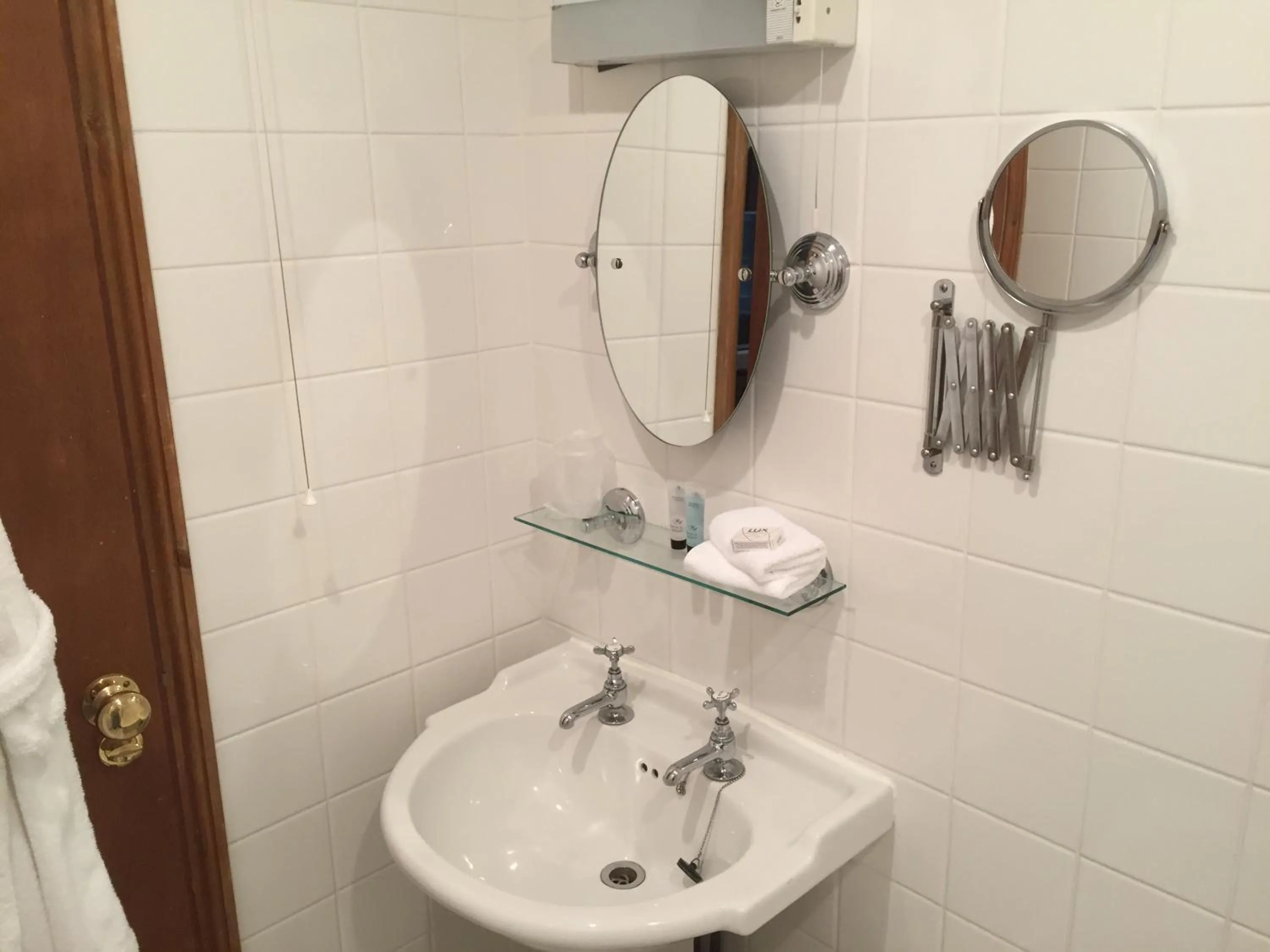 Bedroom in Cross Keys Hotel Chatteris