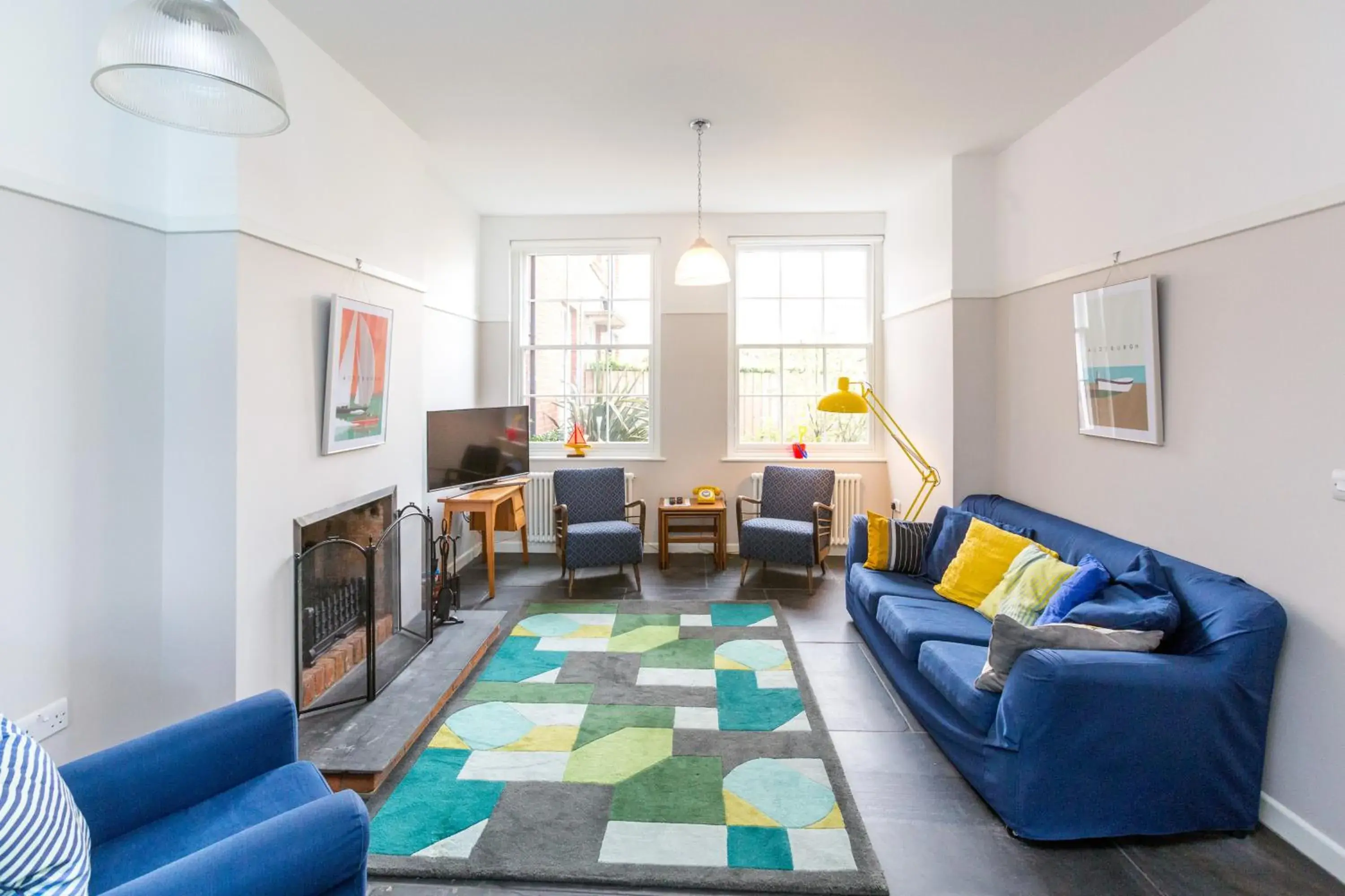 Two-Bedroom Townhouse in Watermans Two-Bedroom Townhouse in Watermans