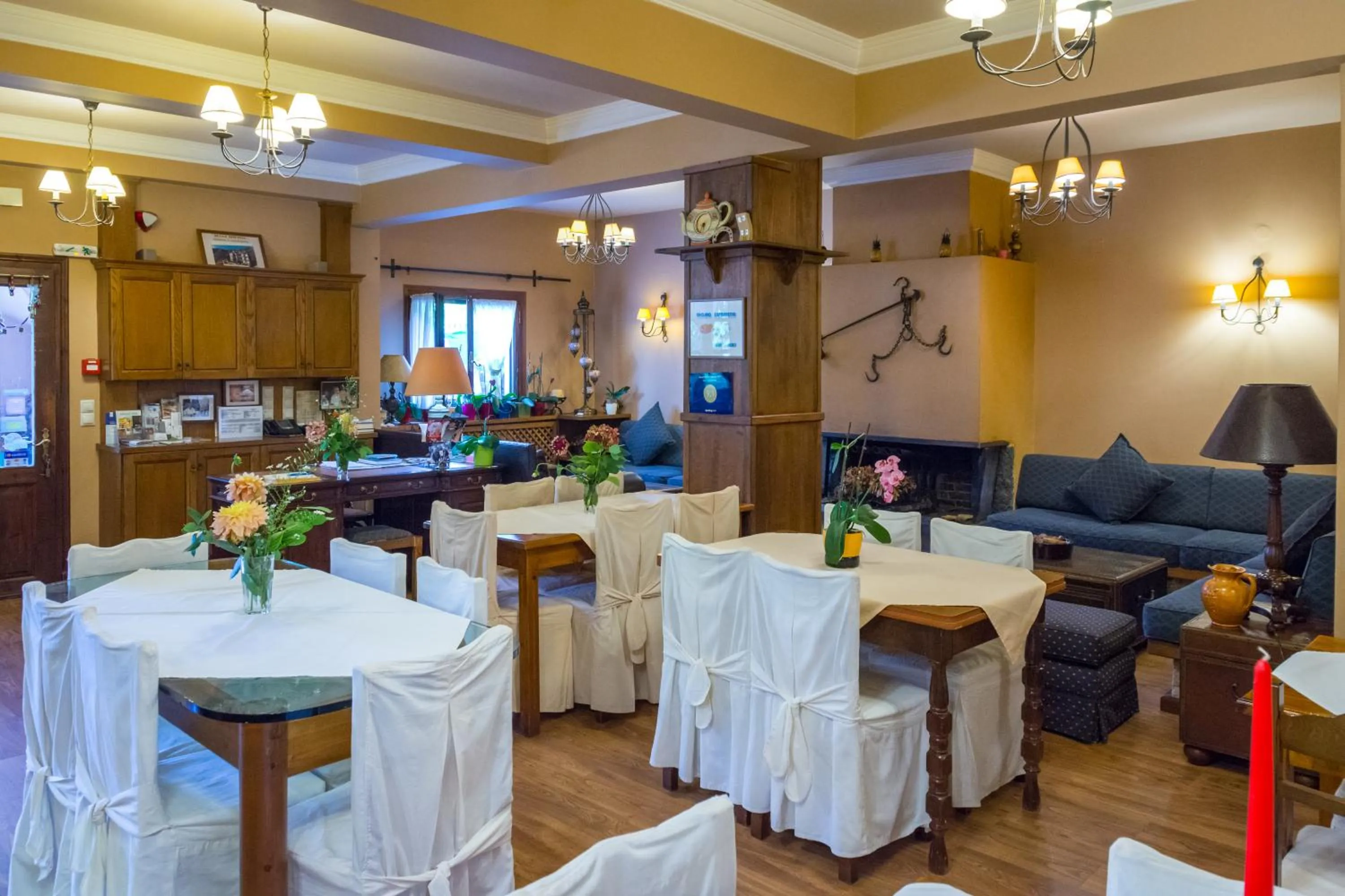 Communal lounge/ TV room in Villa Virginia Hotel