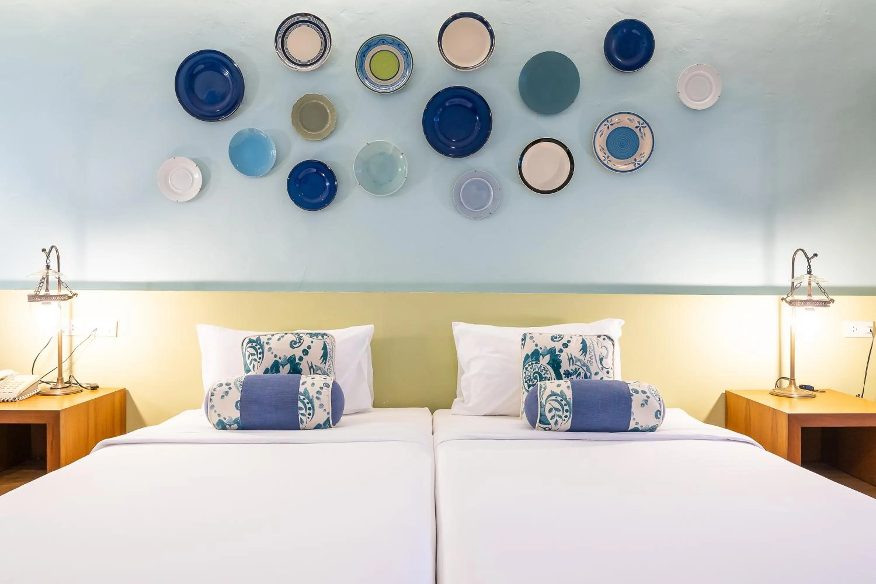 Bed in Aqua Beads Samed