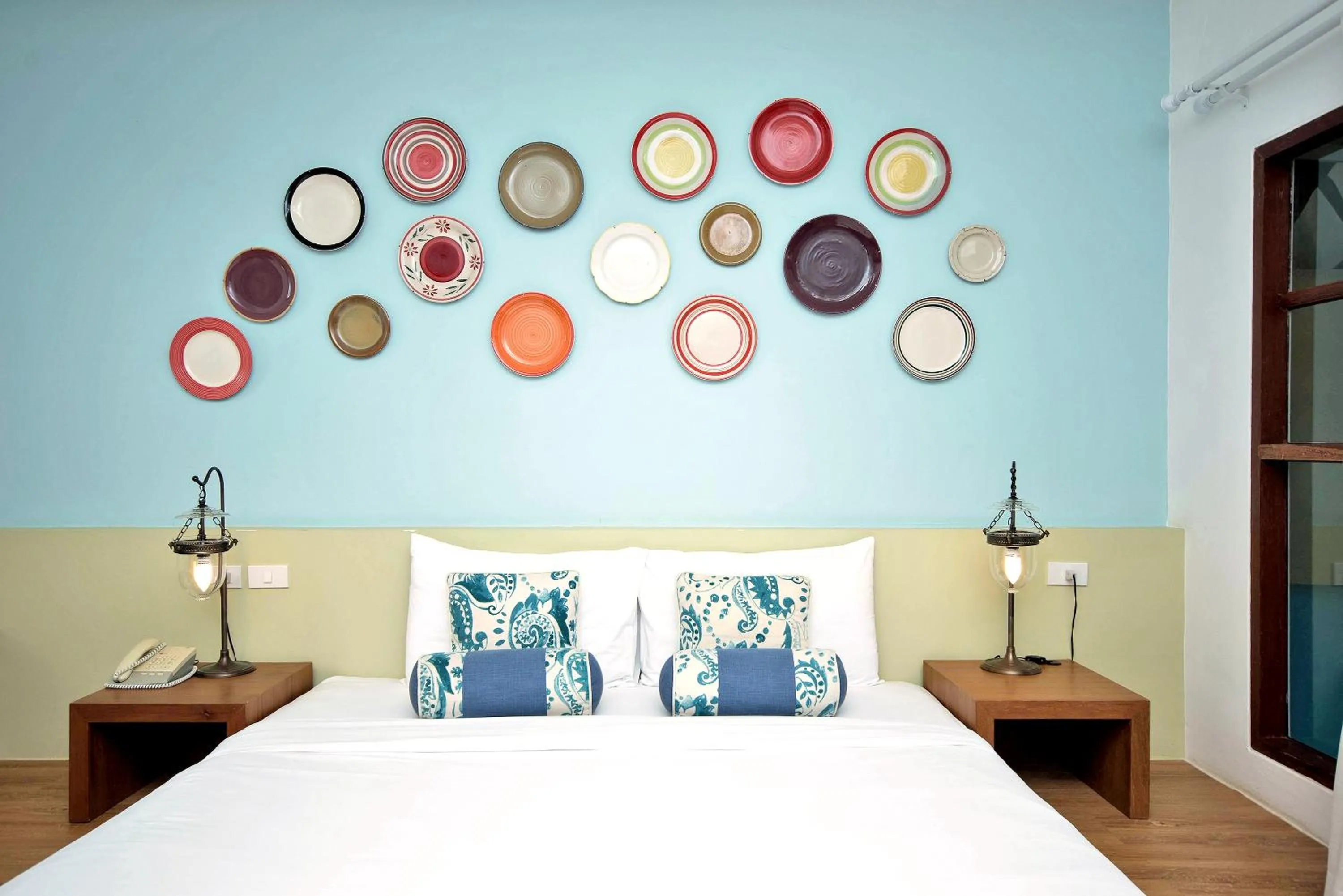 Bedroom, Bed in Aqua Beads Samed