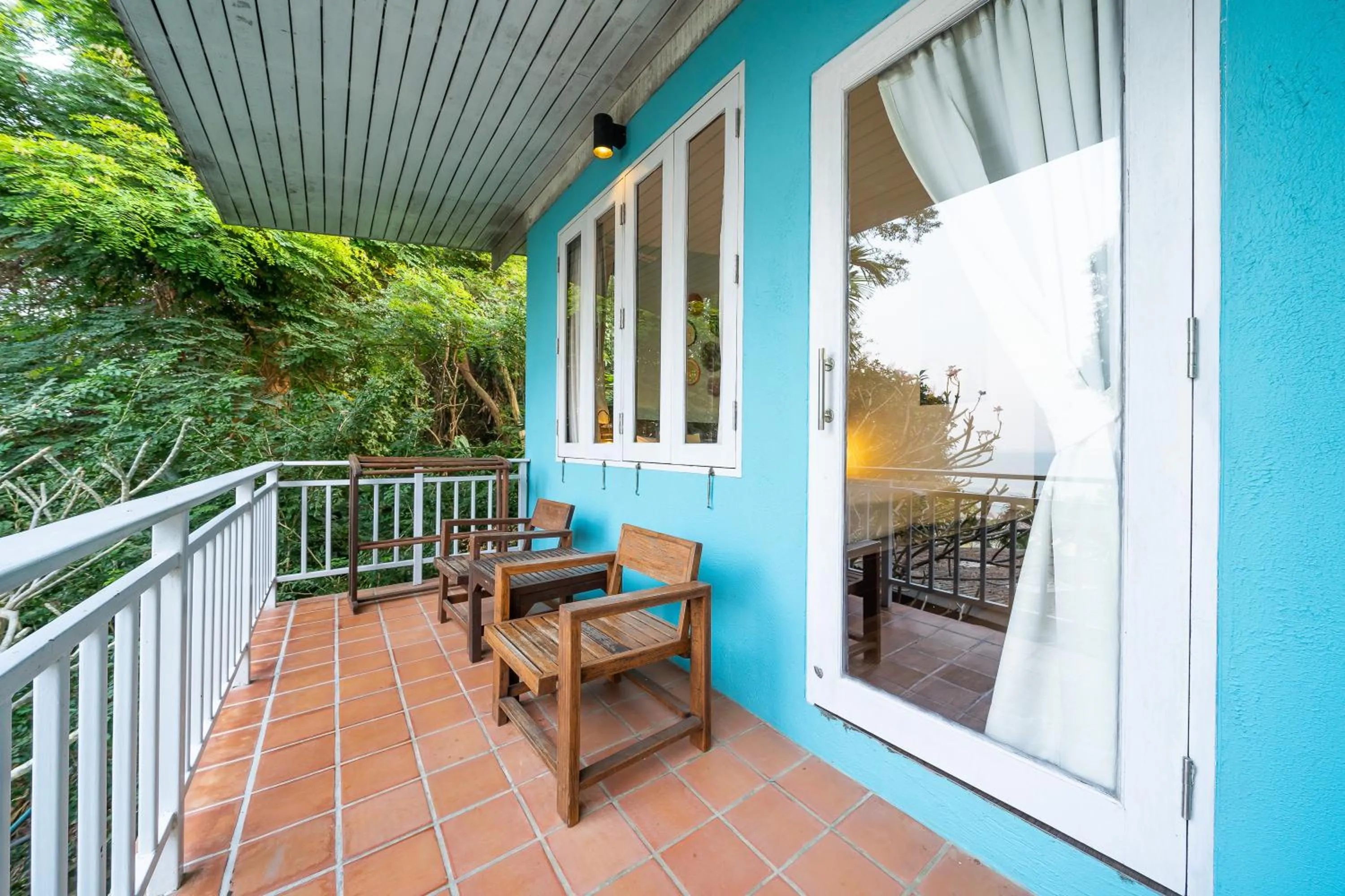 Balcony/Terrace in Aqua Beads Samed