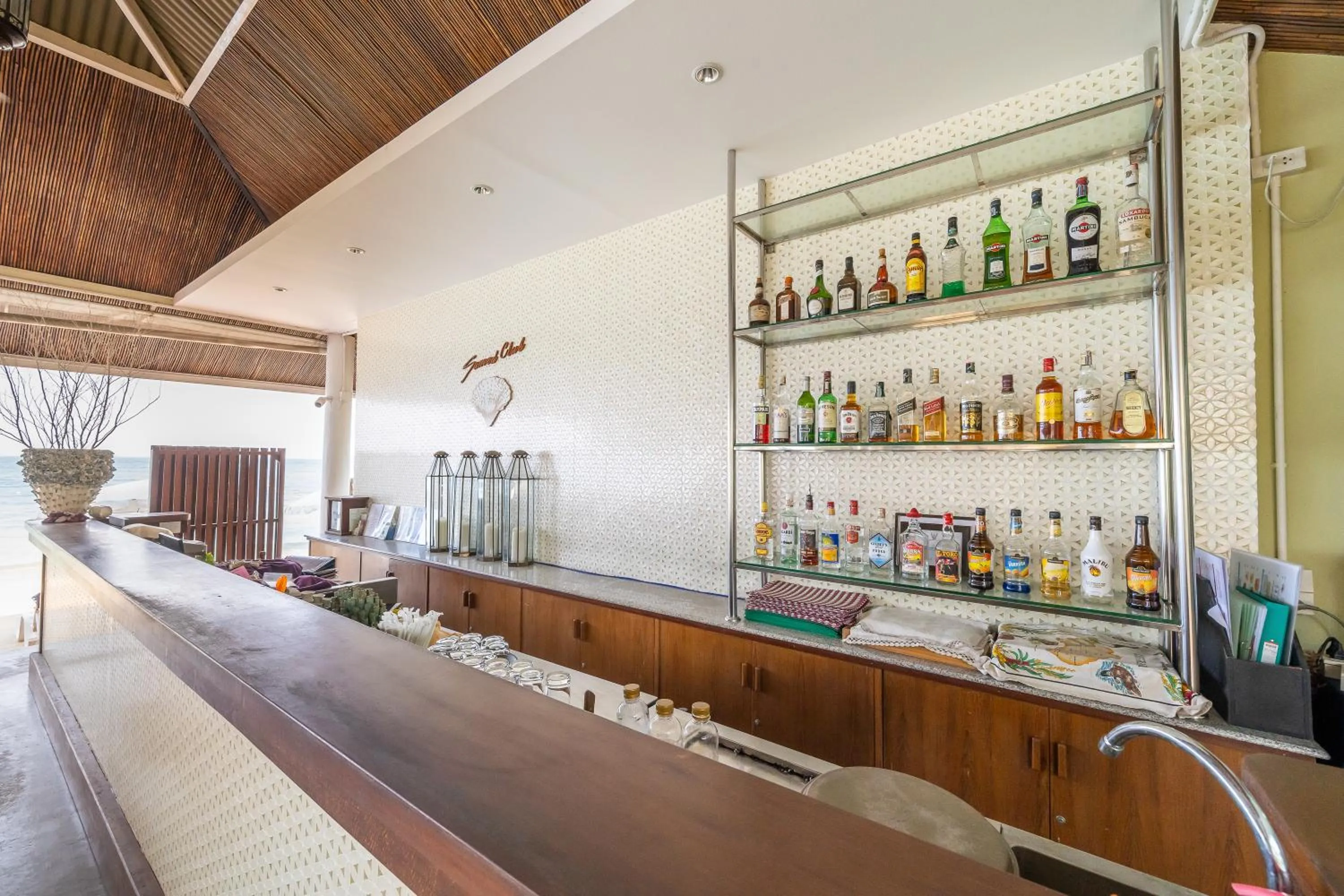 Restaurant/places to eat in Aqua Beads Samed