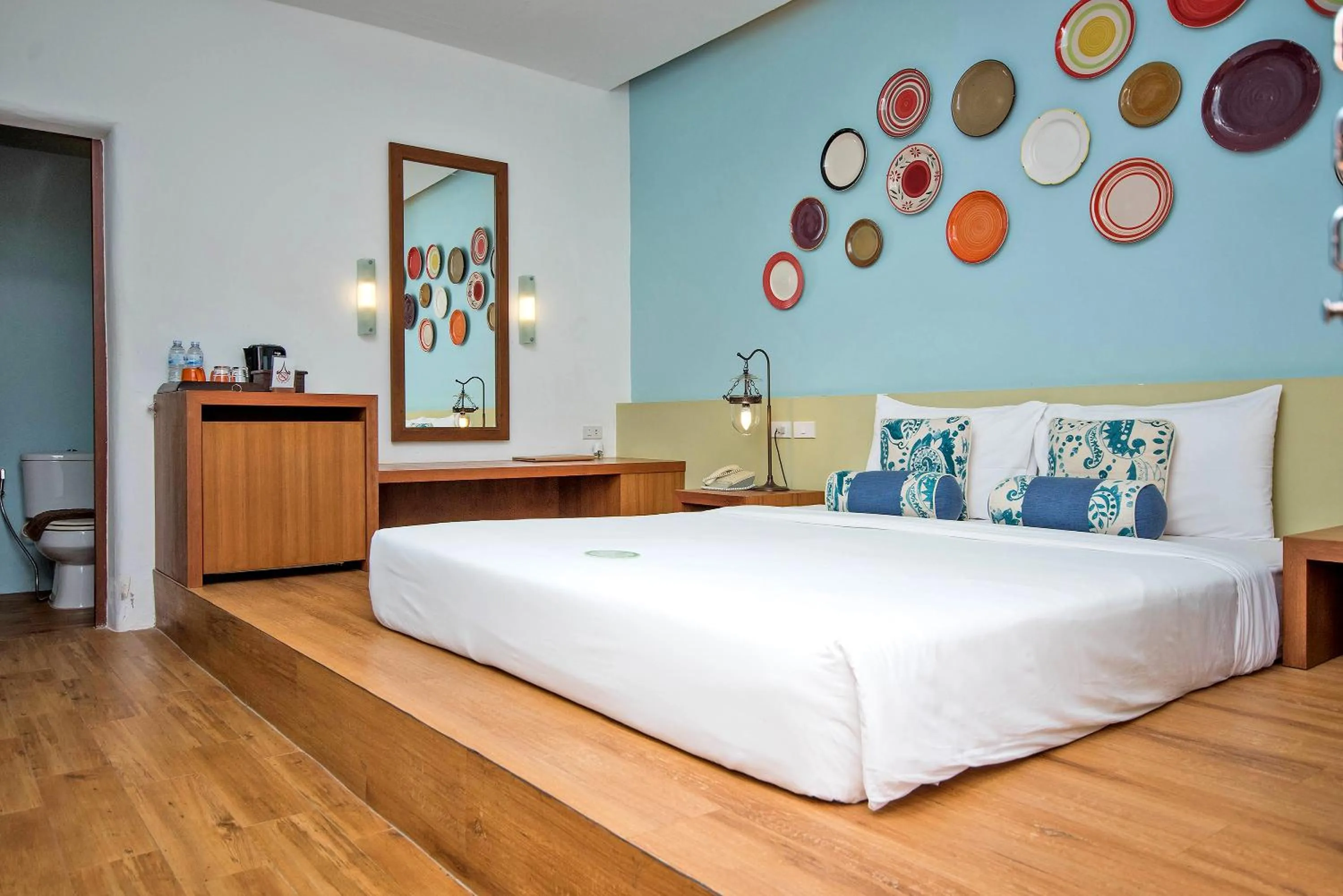 Bedroom, Bed in Aqua Beads Samed