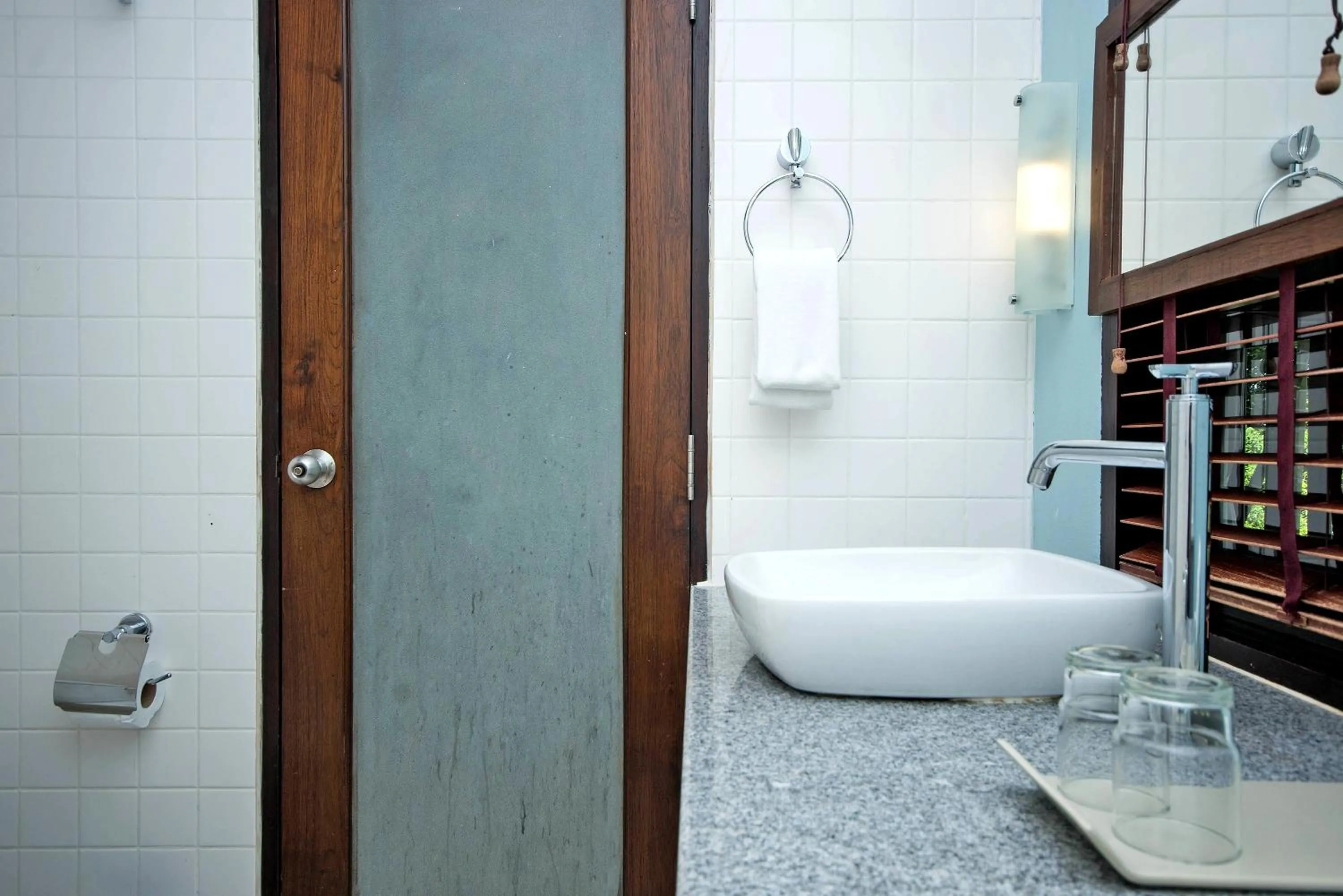 Bathroom in Aqua Beads Samed