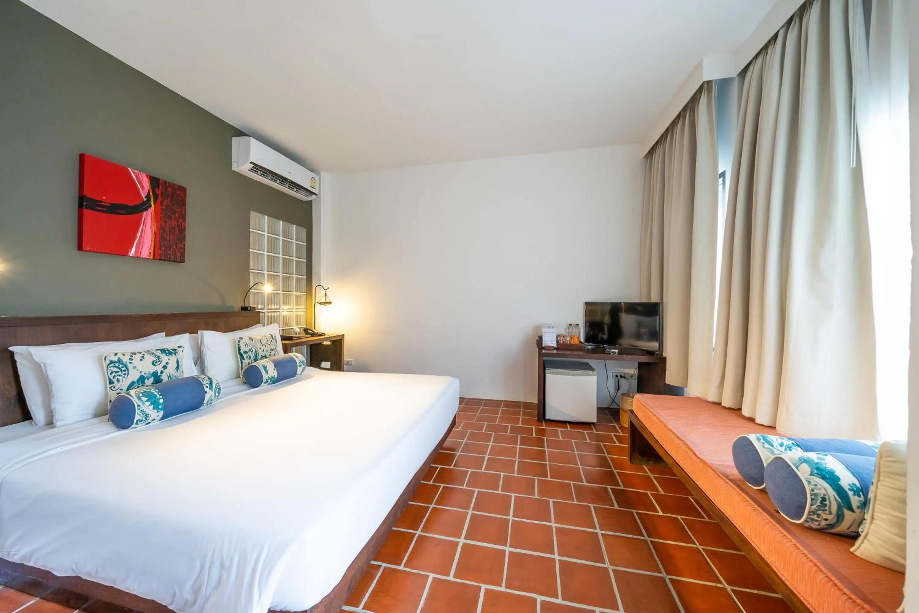 Photo of the whole room, Bed in Aqua Beads Samed