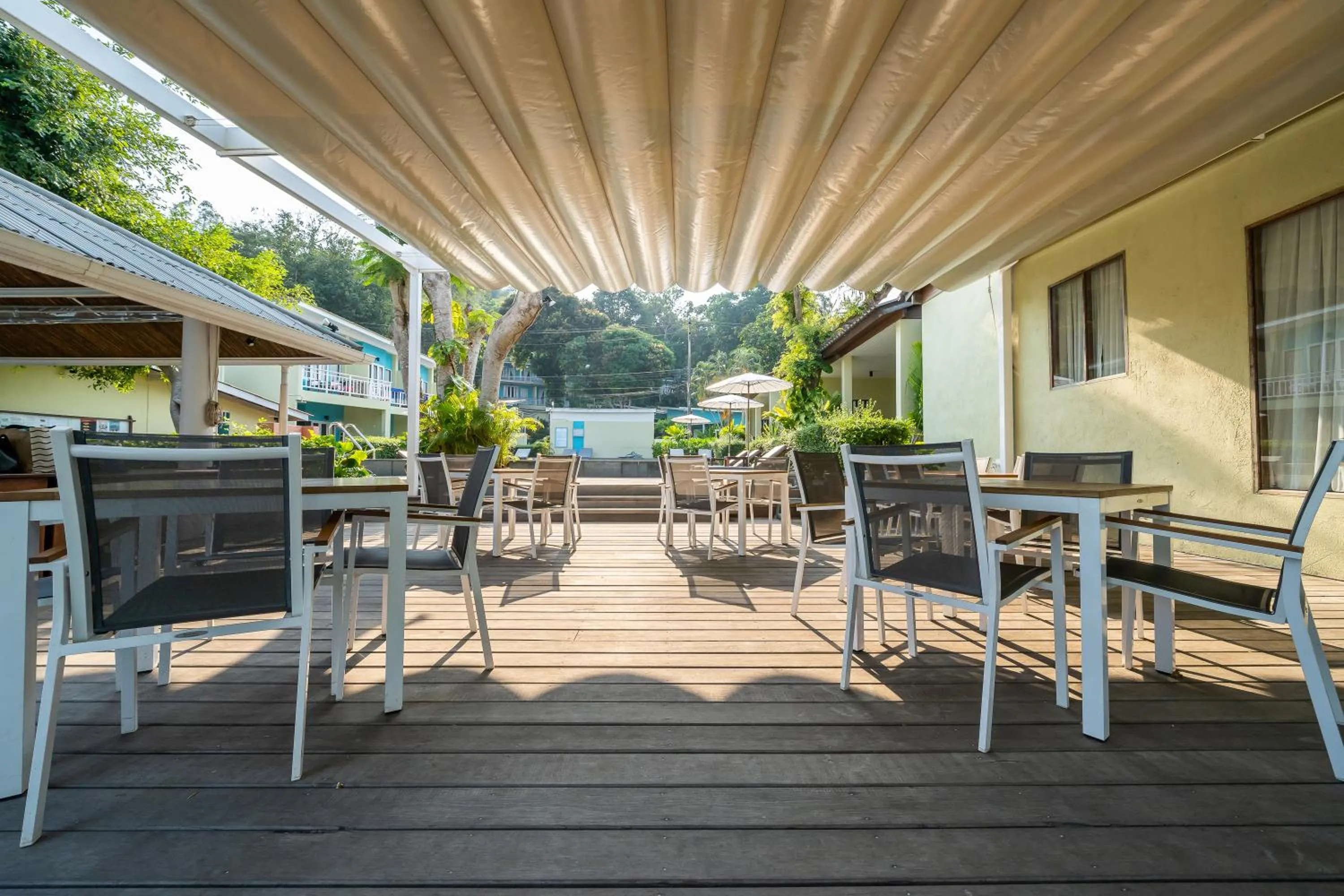 Restaurant/places to eat in Aqua Beads Samed