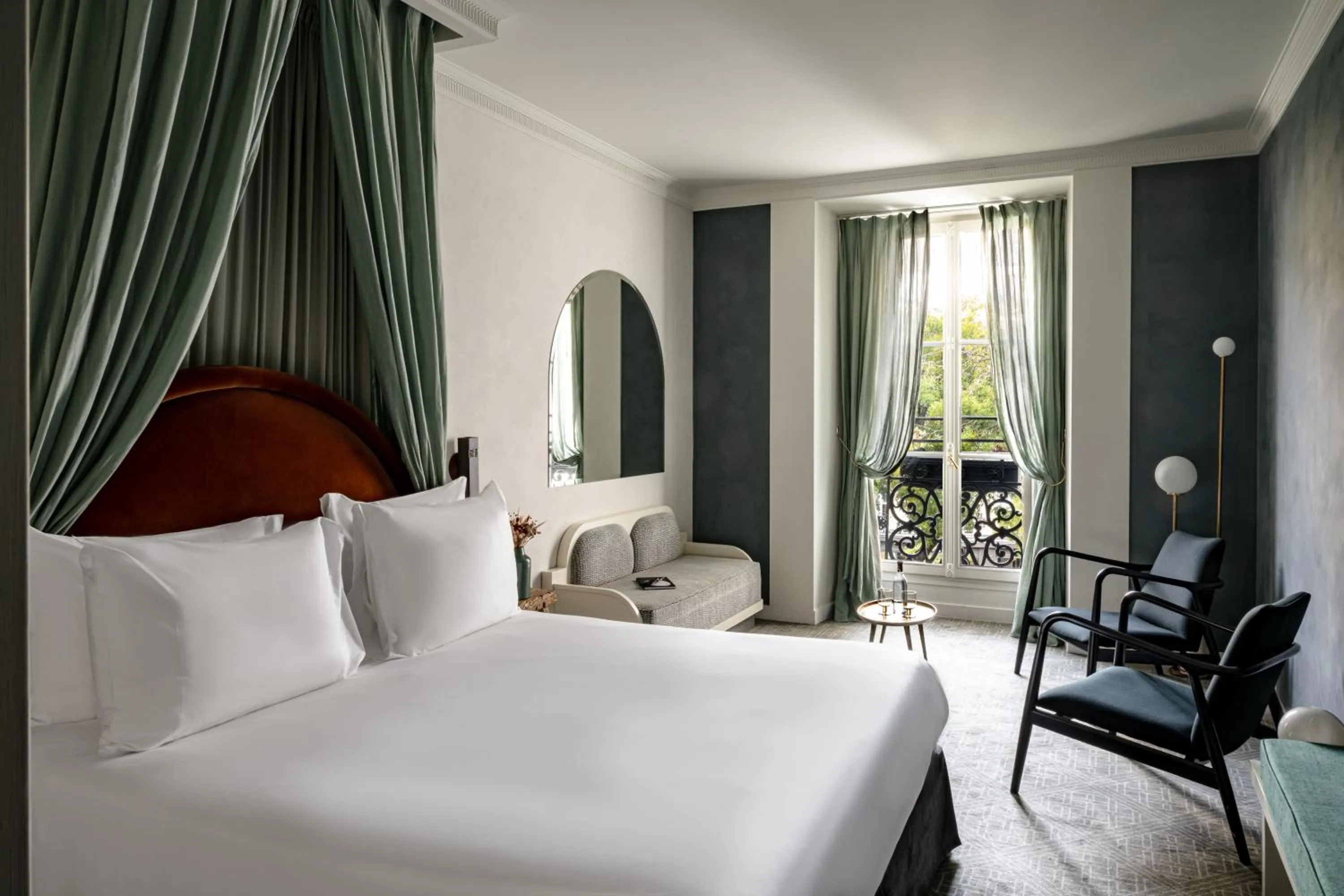 Bed in Grands Boulevards Experimental