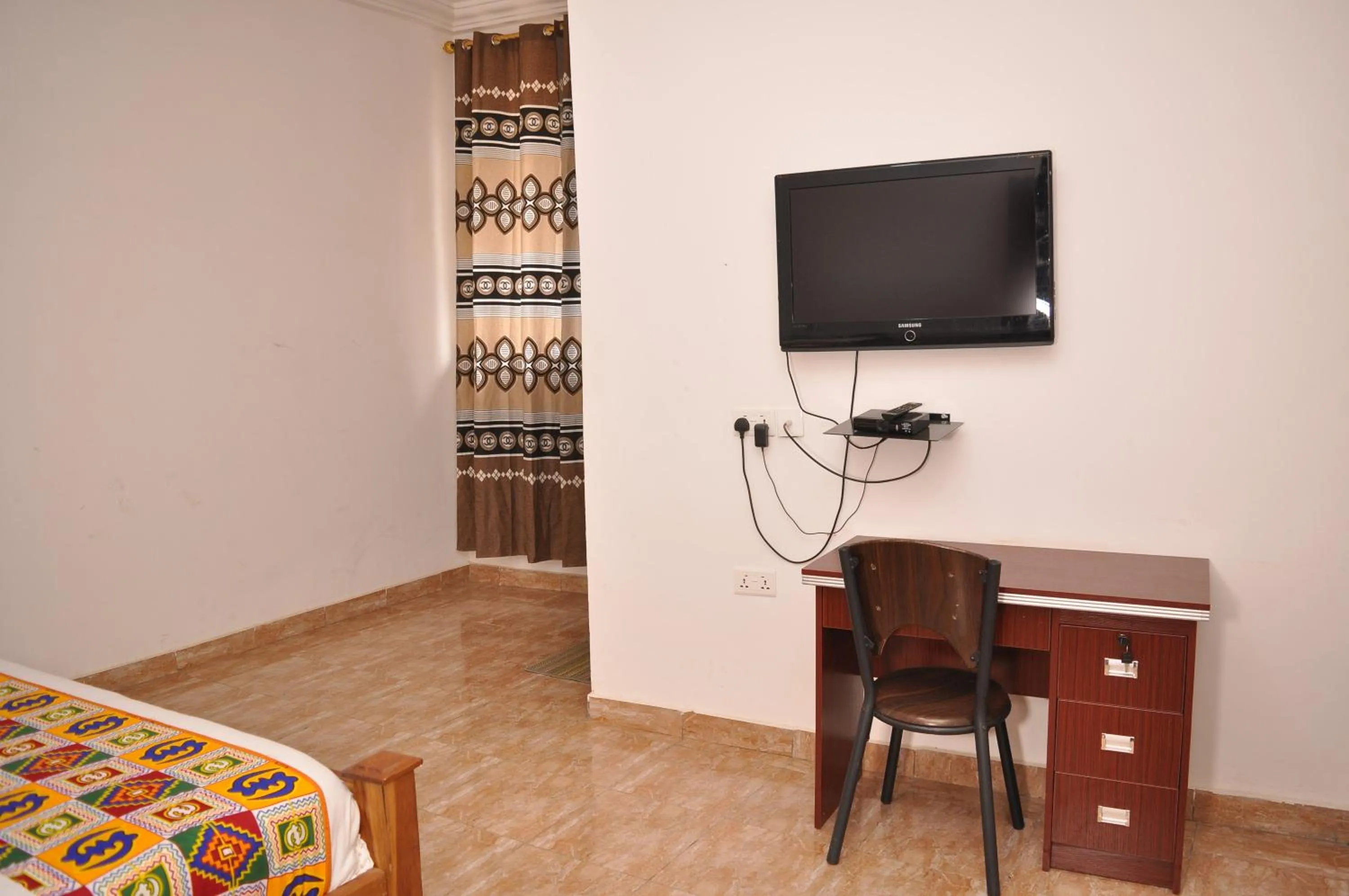 TV and multimedia, Bed in BB Tributary Hotel