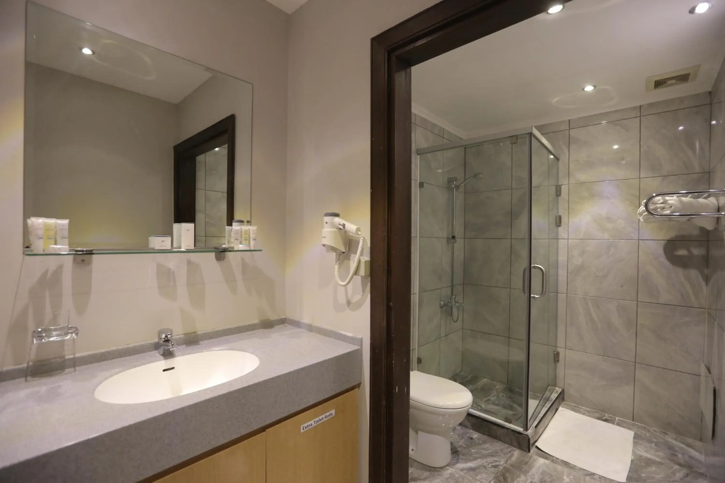 Bathroom in Jabal Amman Hotel (Heritage House)