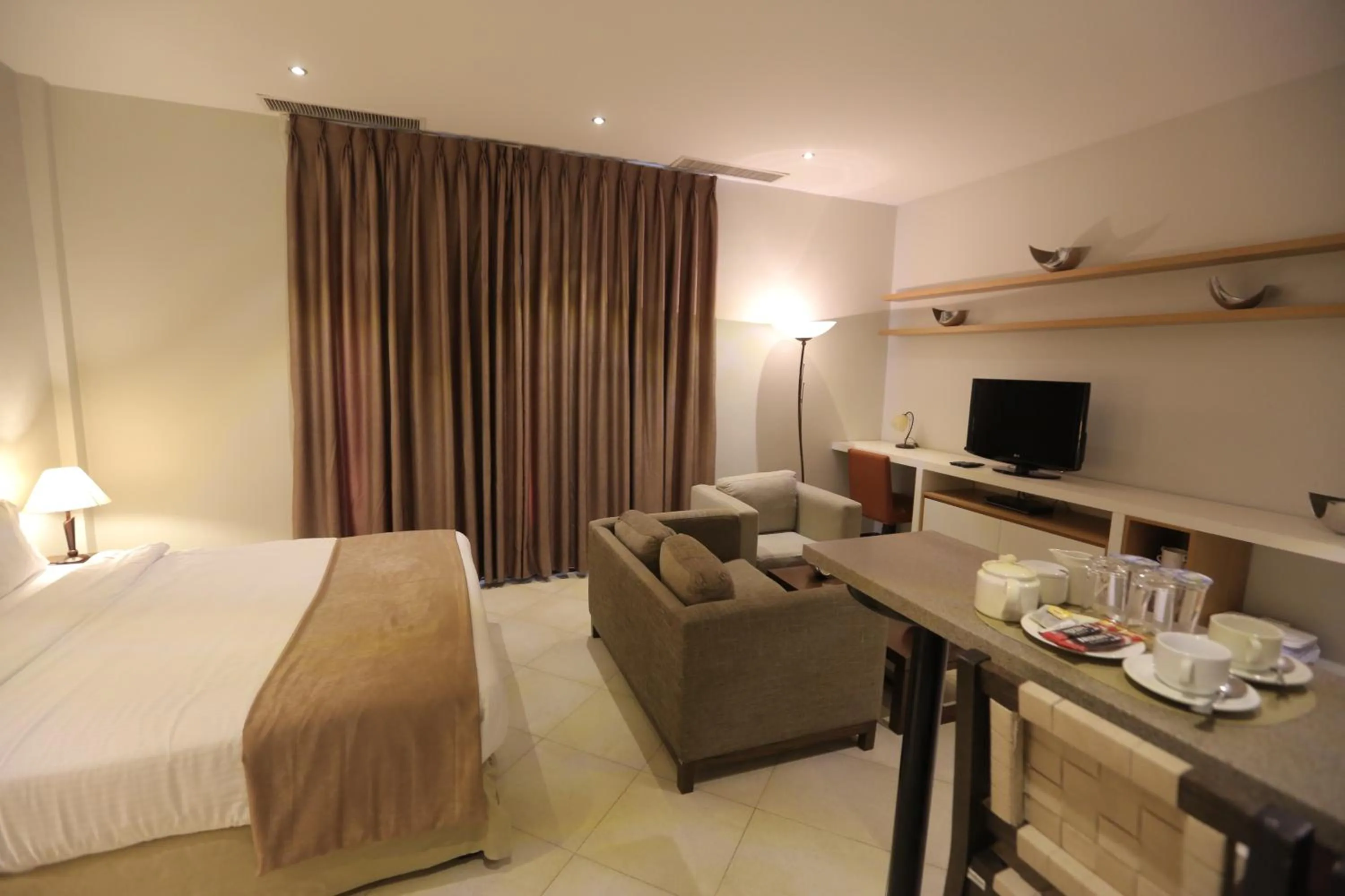 Coffee/tea facilities, Bed in Jabal Amman Hotel (Heritage House)