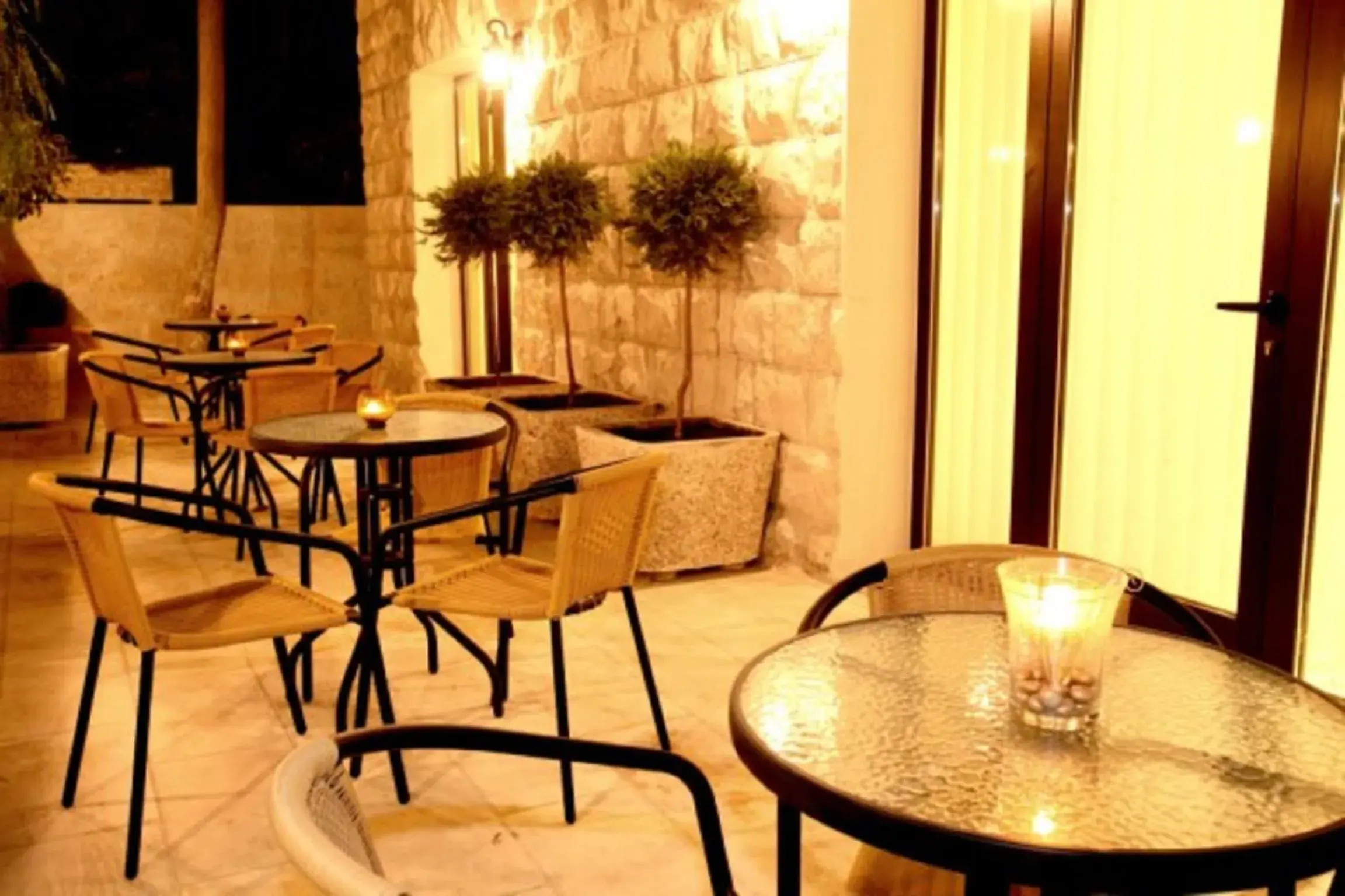 Garden, Restaurant/Places to Eat in Jabal Amman Hotel (Heritage House)