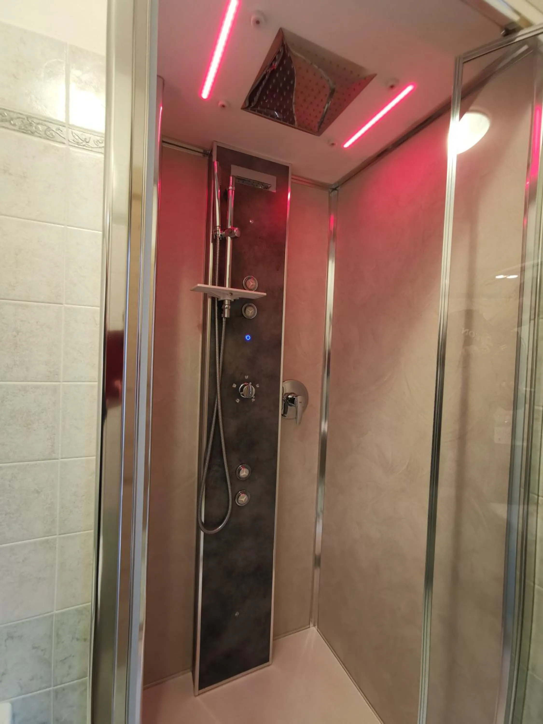 Shower in Agriturismo Ai Castioni