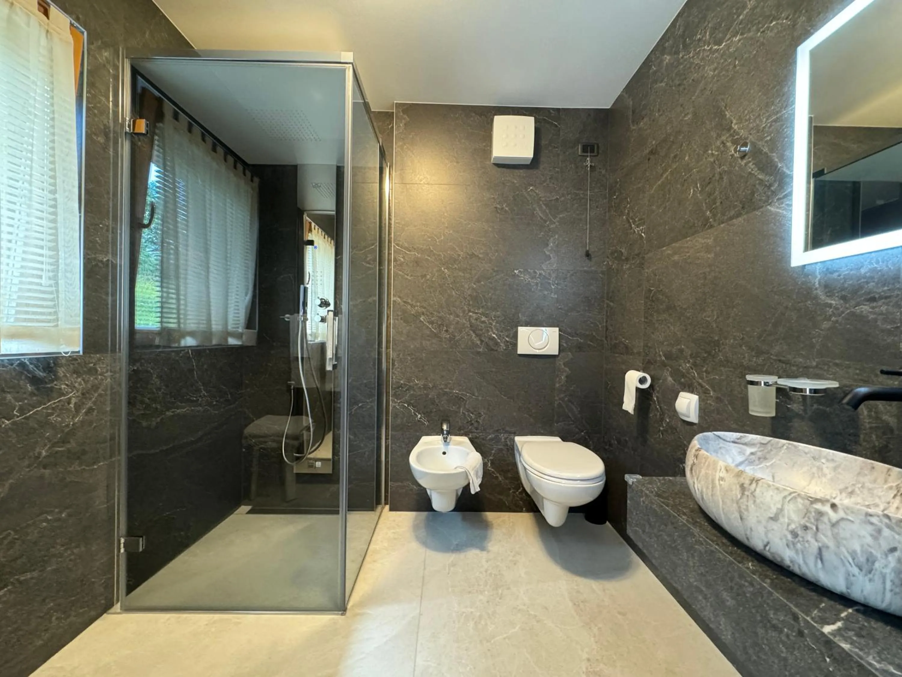 Shower in Agriturismo Ai Castioni