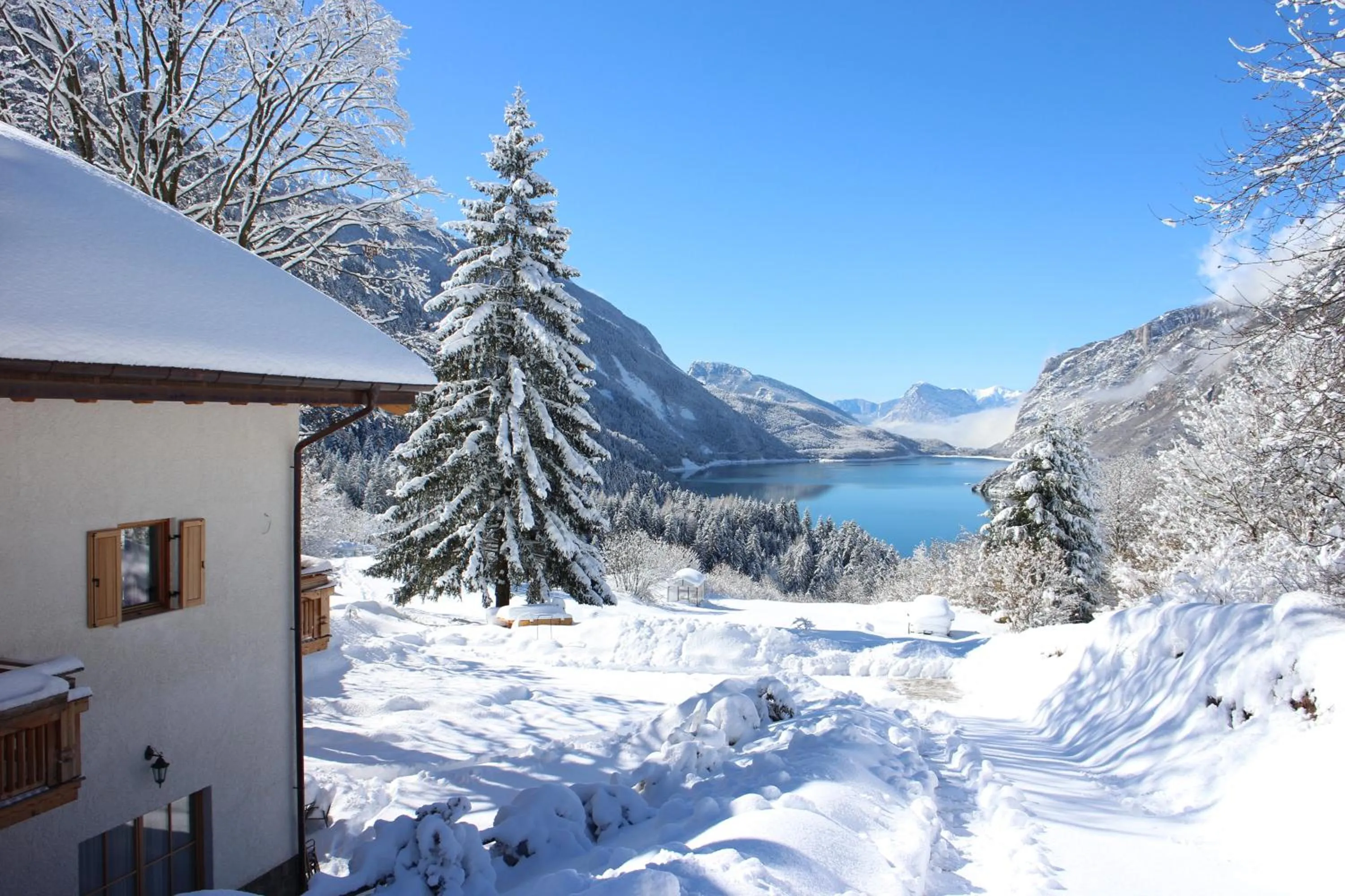 Lake view in Agriturismo Ai Castioni