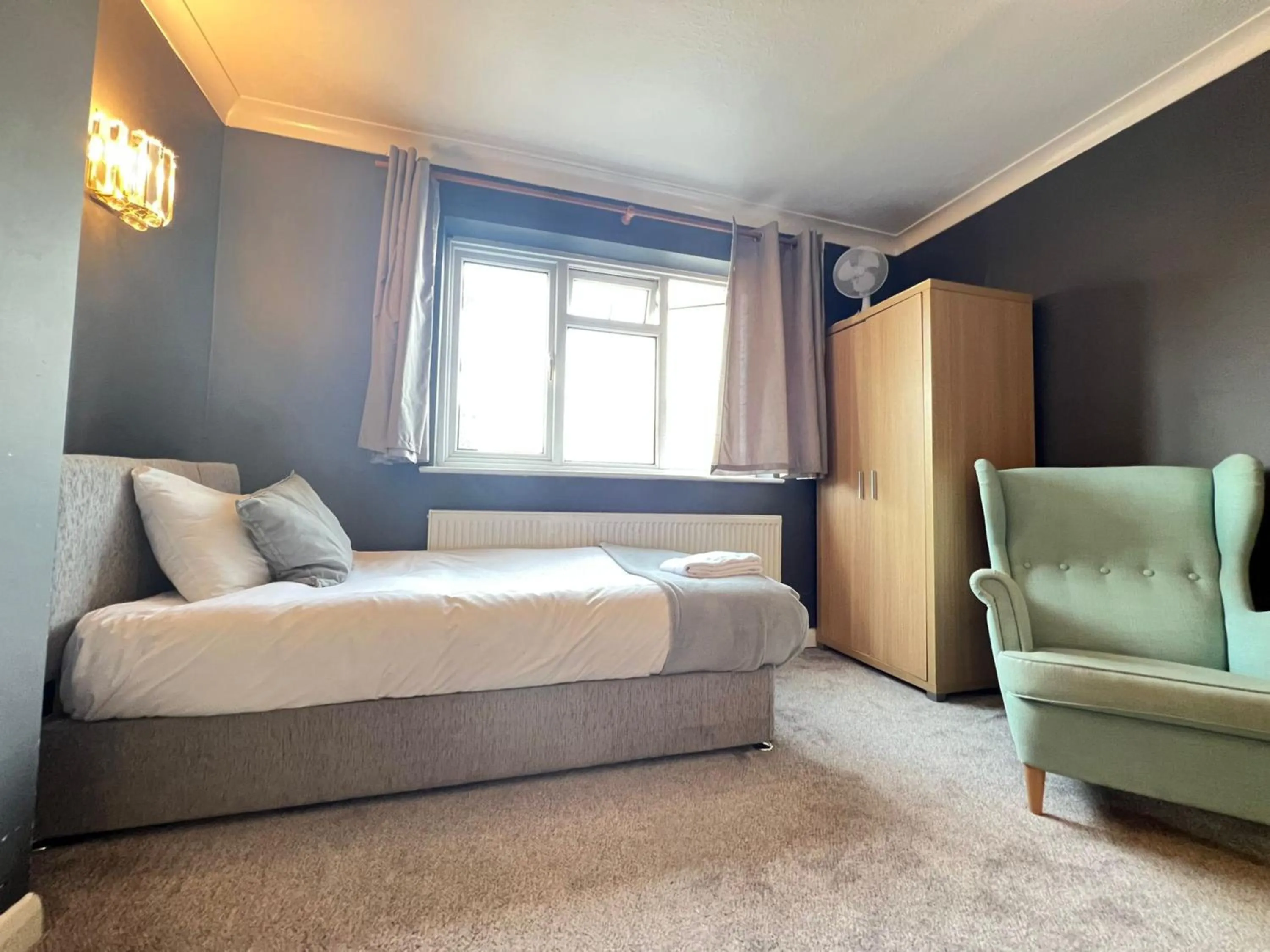 Bed in Airport Garden Rooms