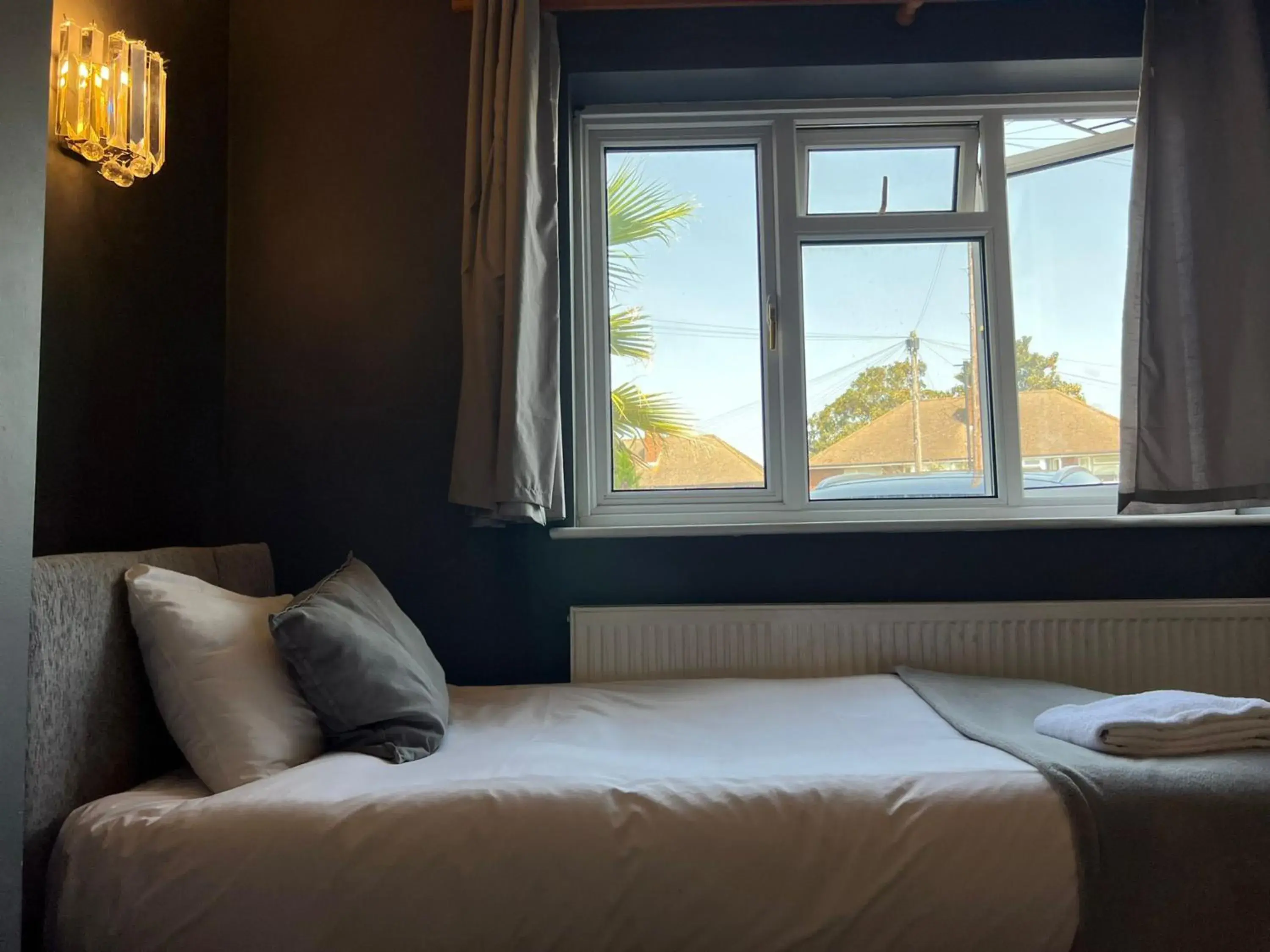 Classic Triple Room in Airport Garden Rooms Classic Triple Room in Airport Garden Rooms