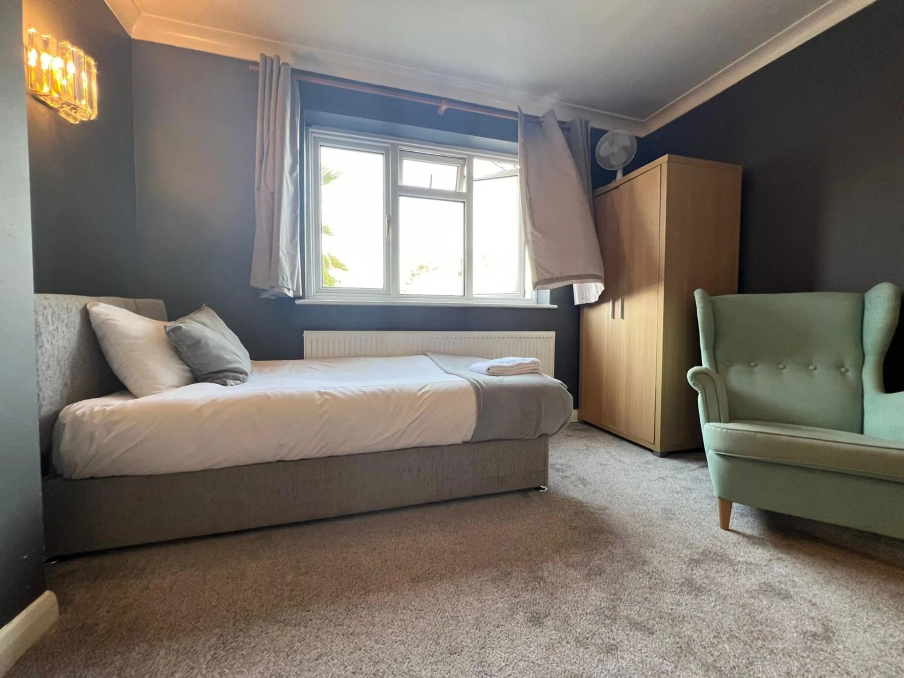 Bed in Airport Garden Rooms