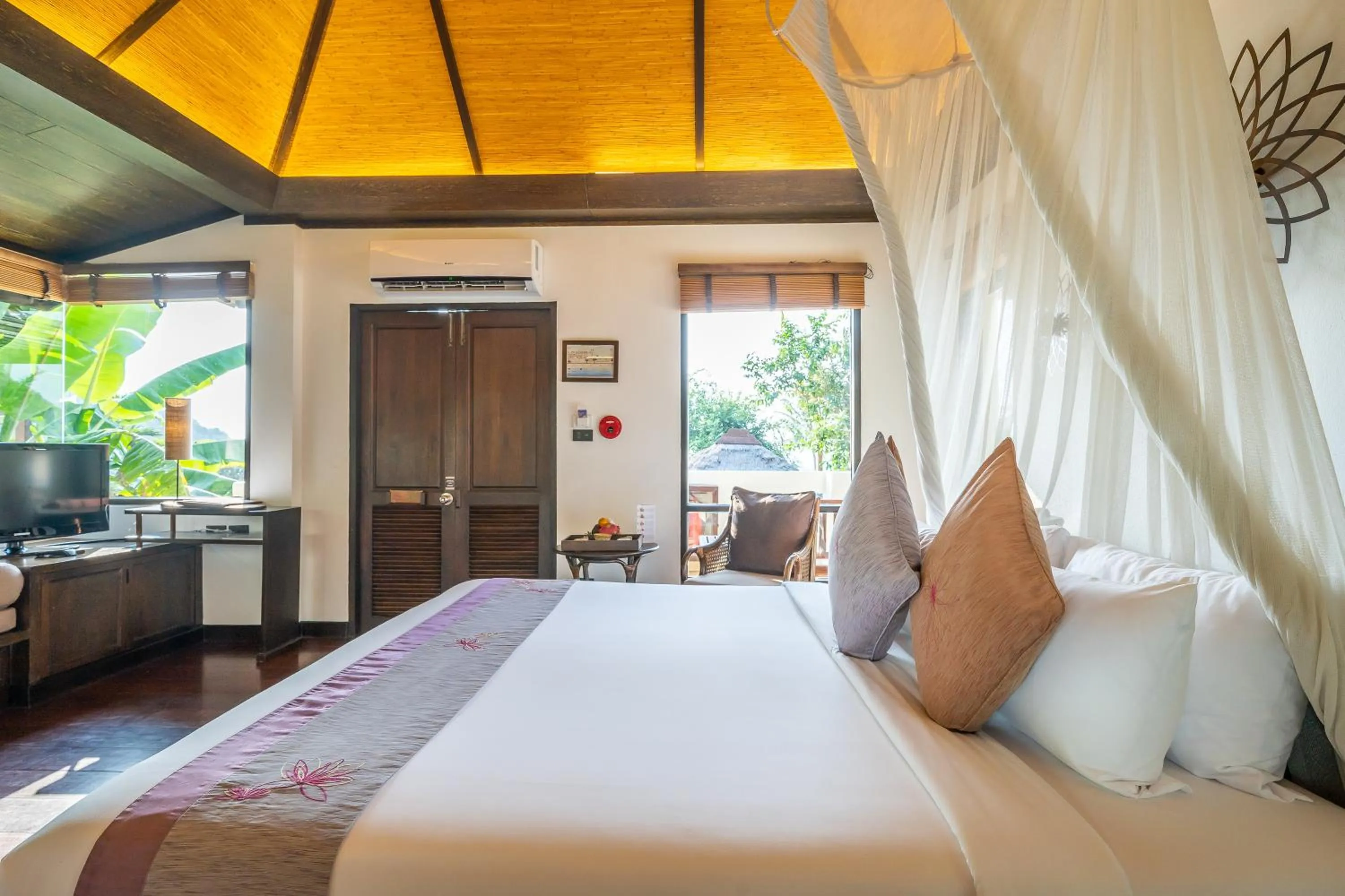 Bedroom, Bed in Le Vimarn Cottages & Spa