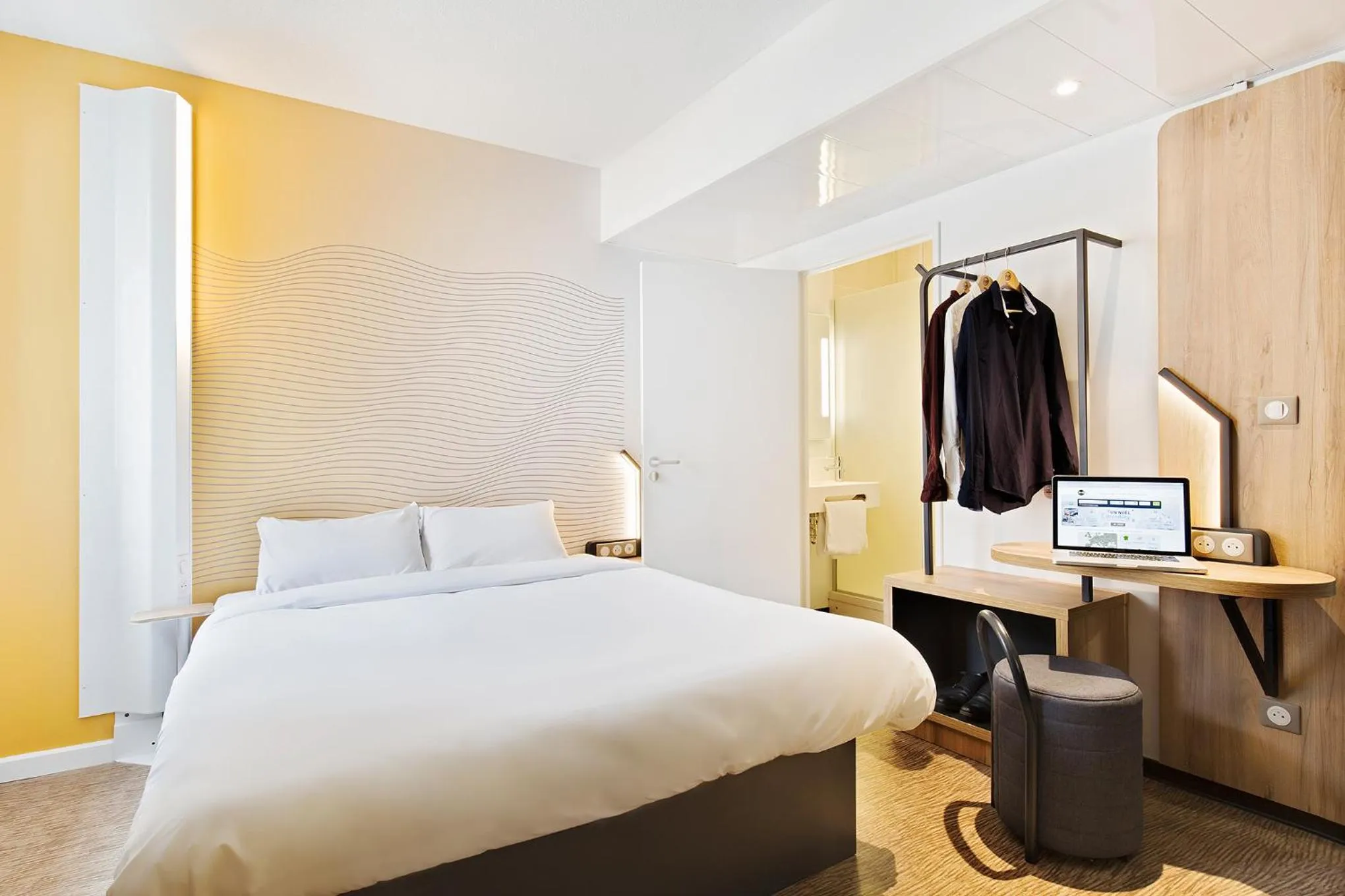 Photo of the whole room, Bed in B&B HOTEL LYON Centre Perrache