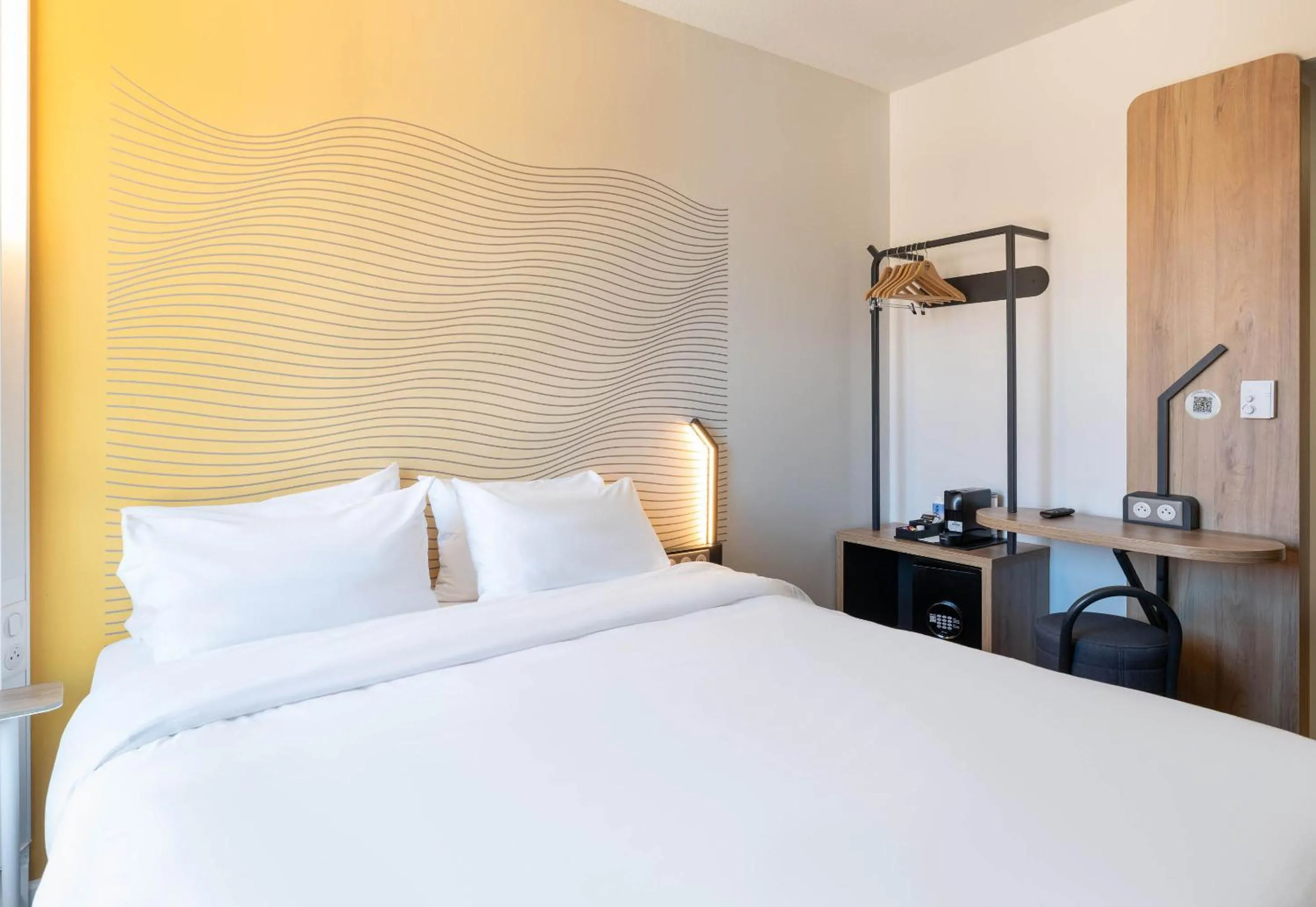 Bedroom, Bed in B&B HOTEL LYON Centre Perrache