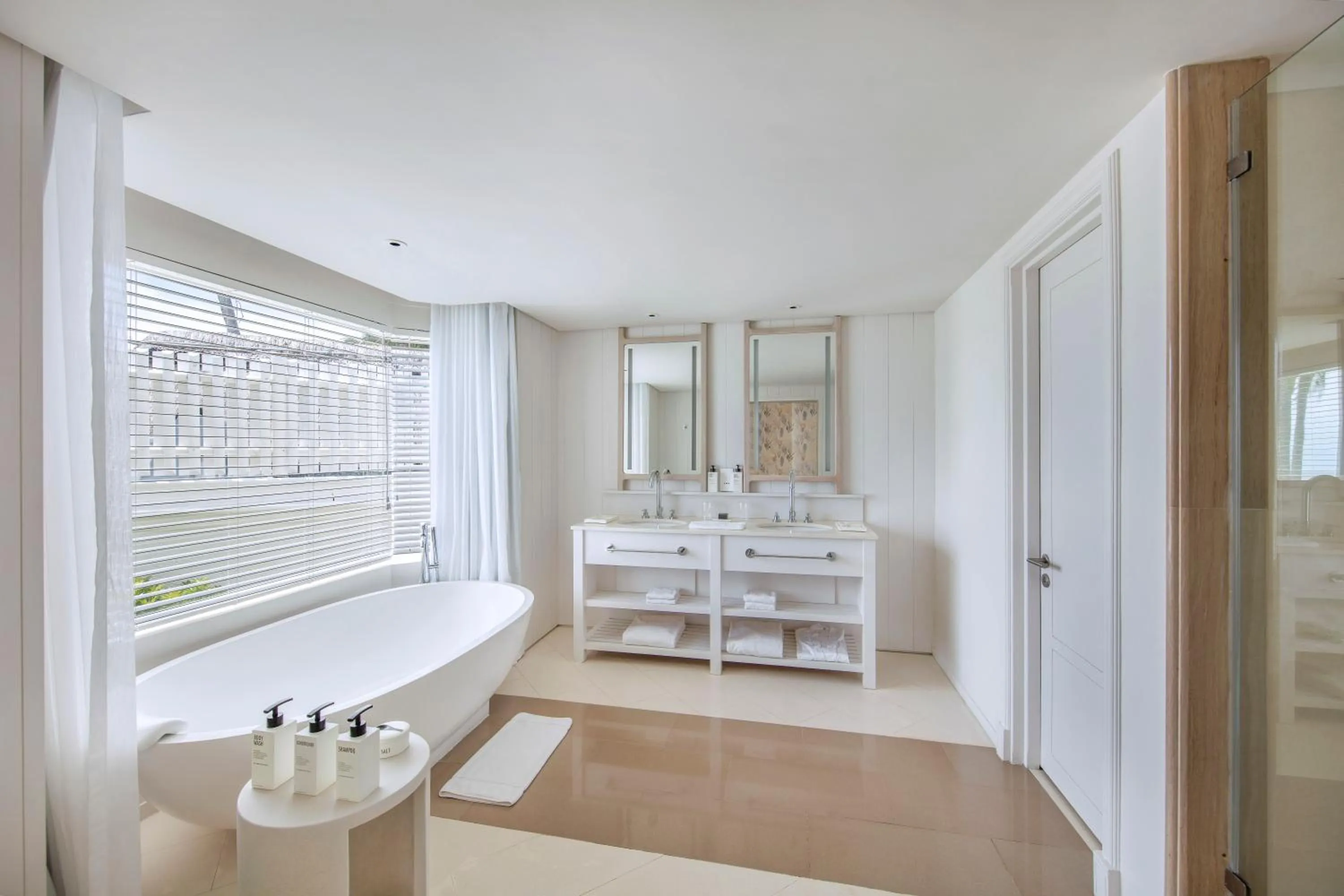 Bathroom, Bed in LUX* Belle Mare Resort & Villas