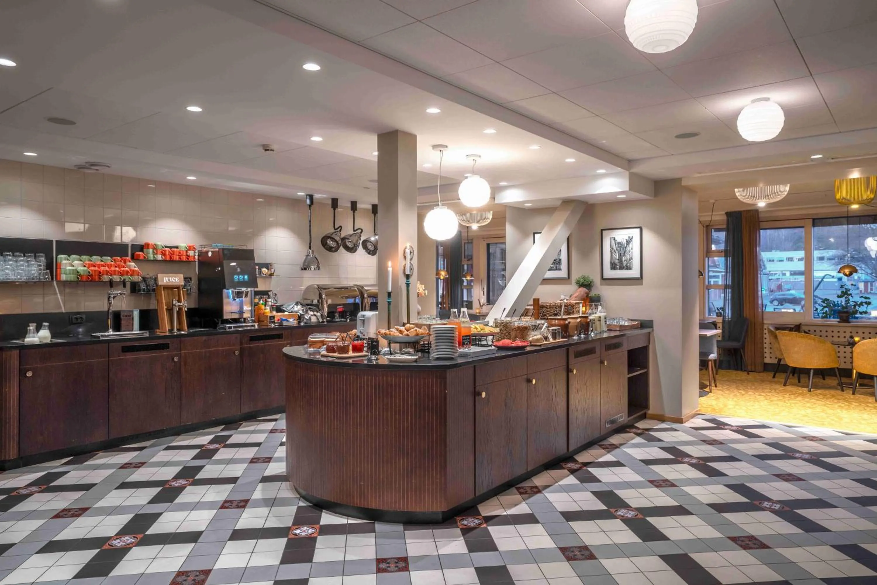 Buffet breakfast in Thon Partner Hotel Dockyard