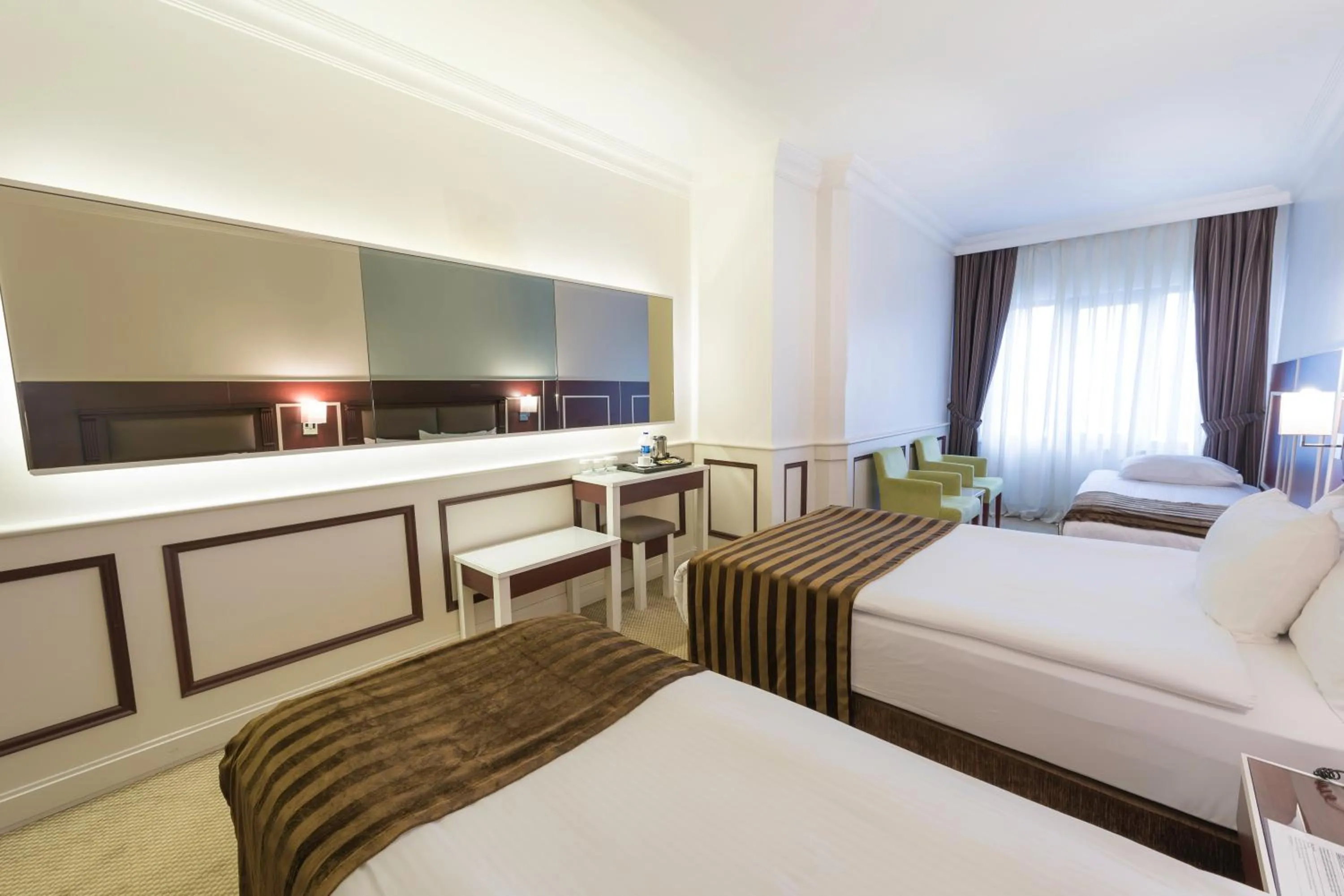 Photo of the whole room, Bed in Seminal Hotel Taksim