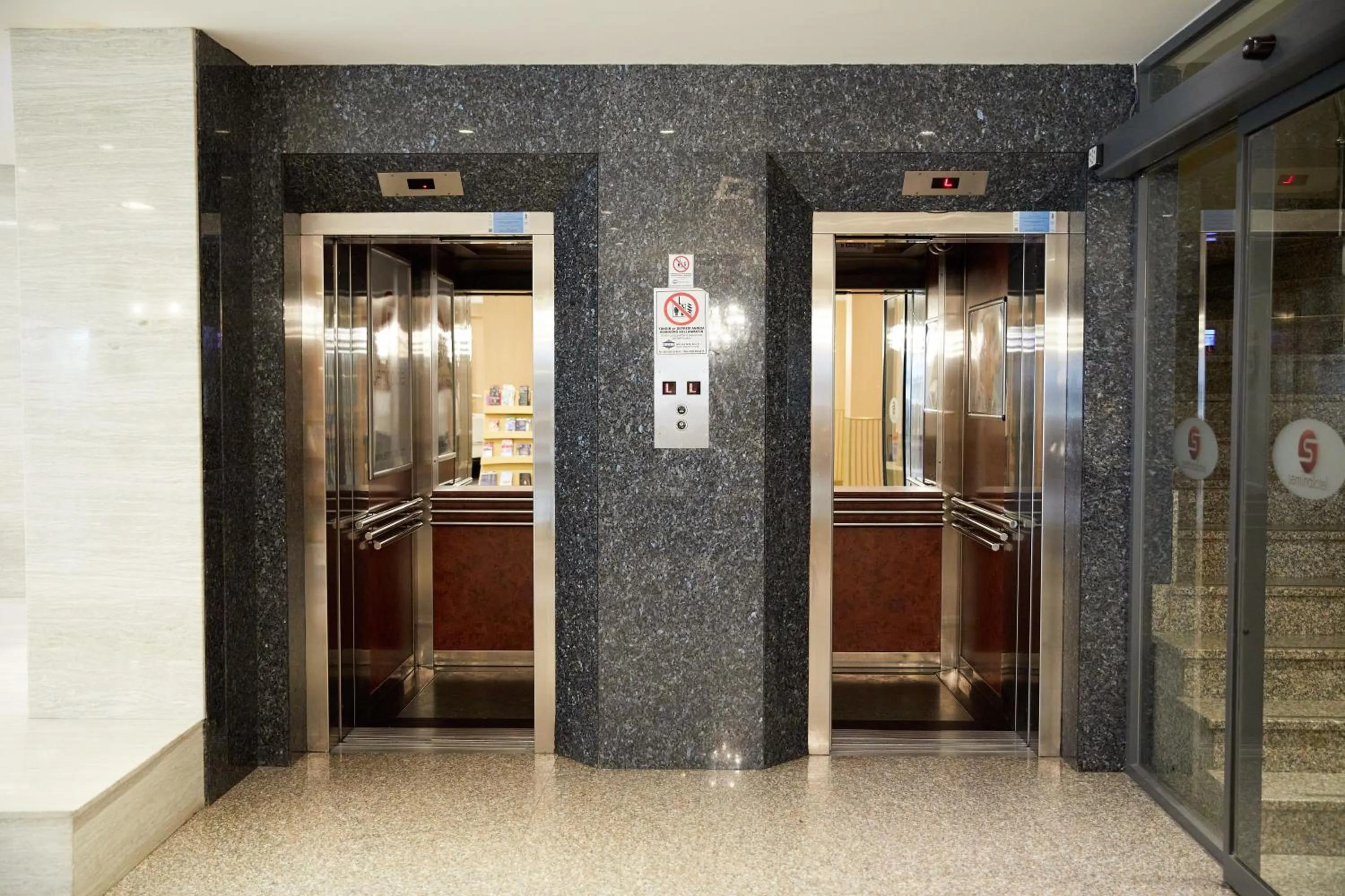 elevator in Seminal Hotel Taksim