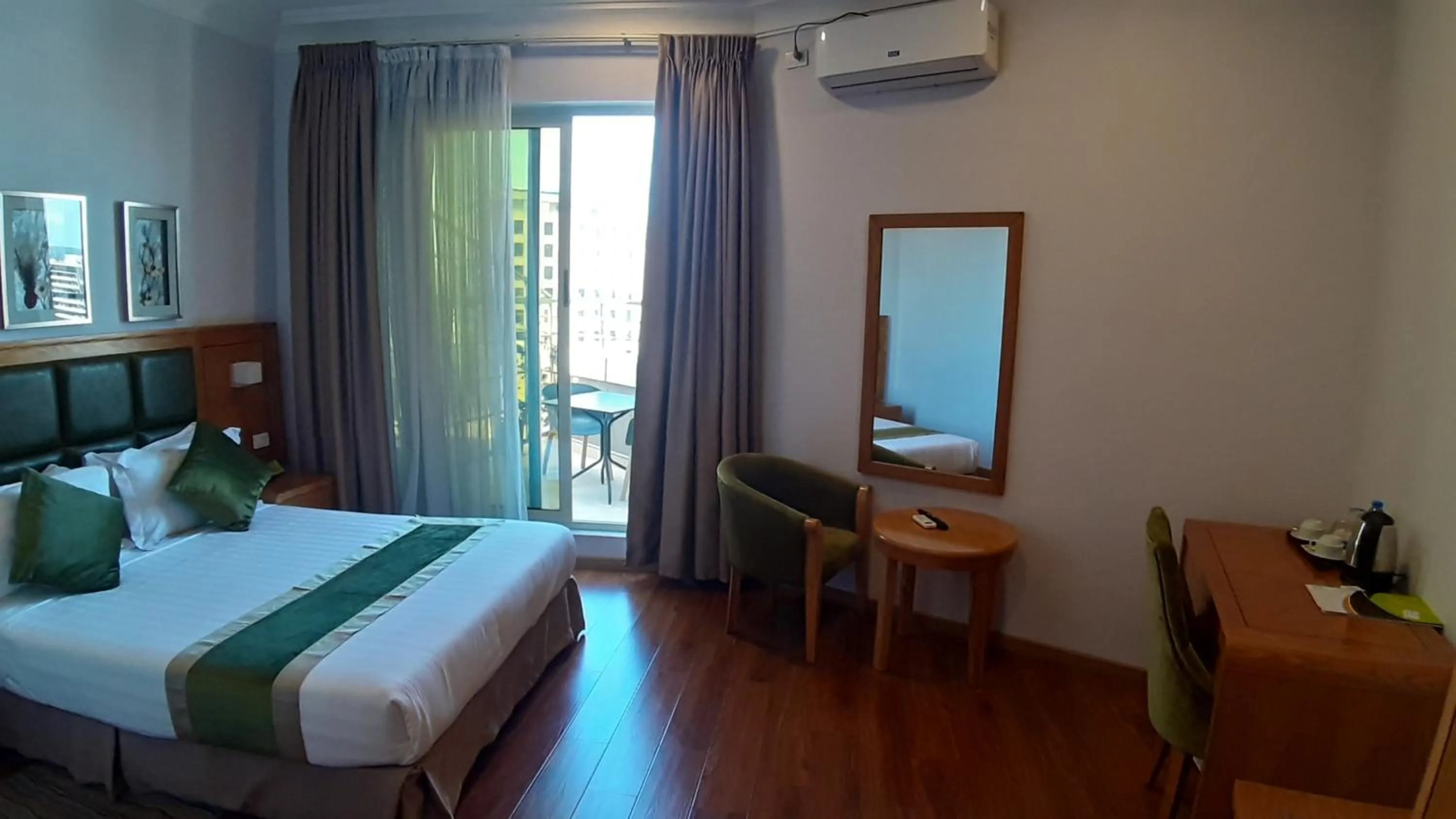 Balcony/Terrace, Bed in Sabon Hotel