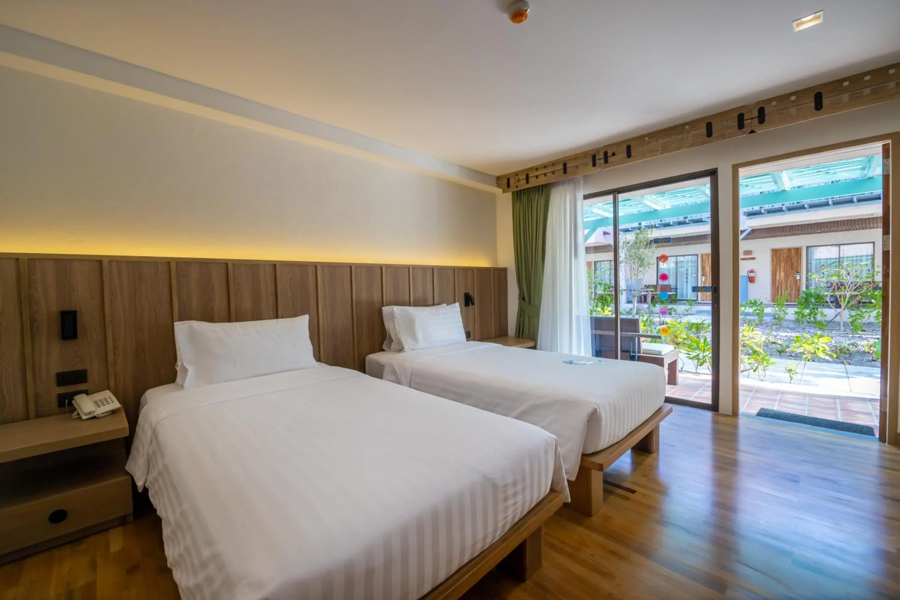 Inner courtyard view, Bed in Baan Samui Resort - SHA Extra Plus Inner courtyard view, Bed in Baan Samui Resort - SHA Extra Plus