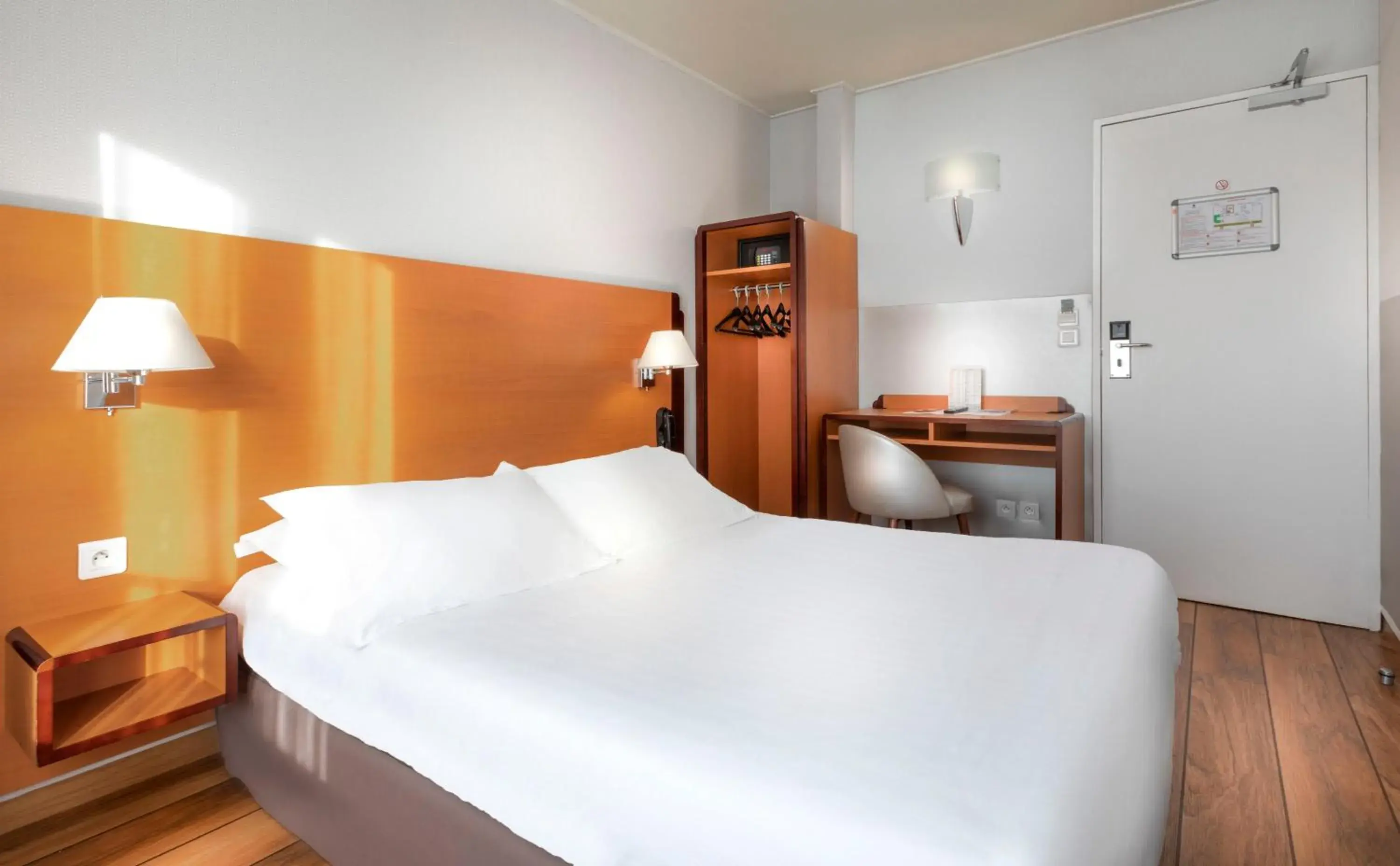 Bed in Hôtel Du Lion Bed in Hôtel Du Lion