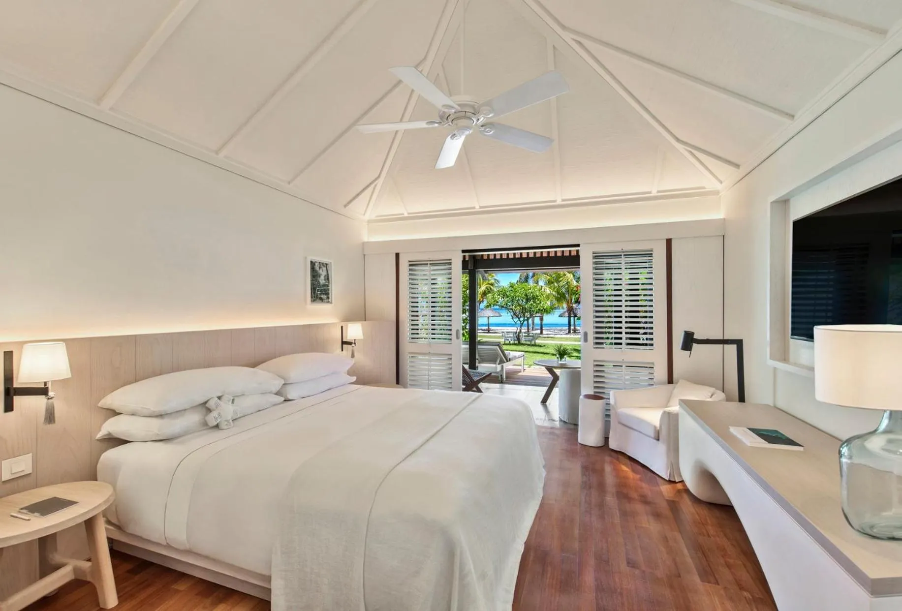 TV and multimedia, Bed in LUX* Le Morne Resort