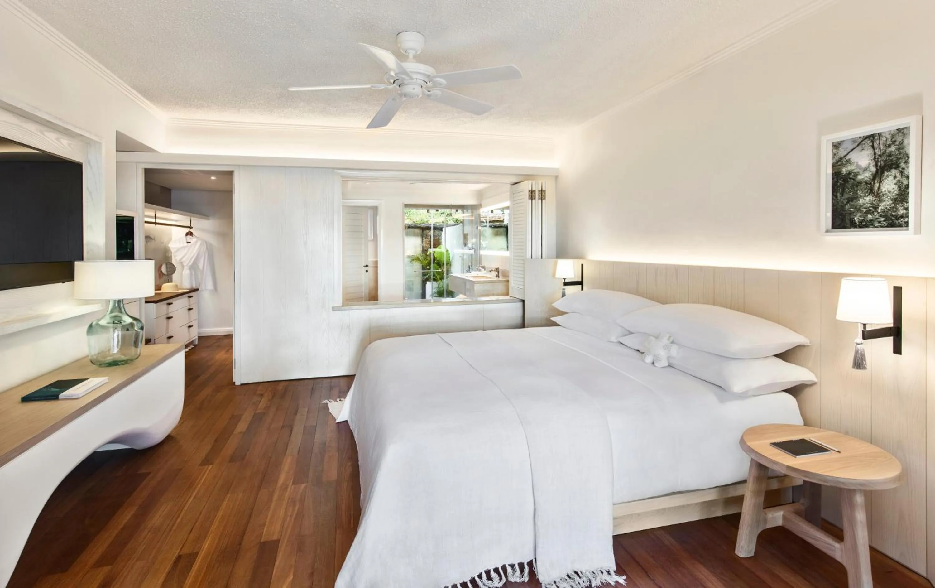 Bedroom, Bed in LUX* Le Morne Resort