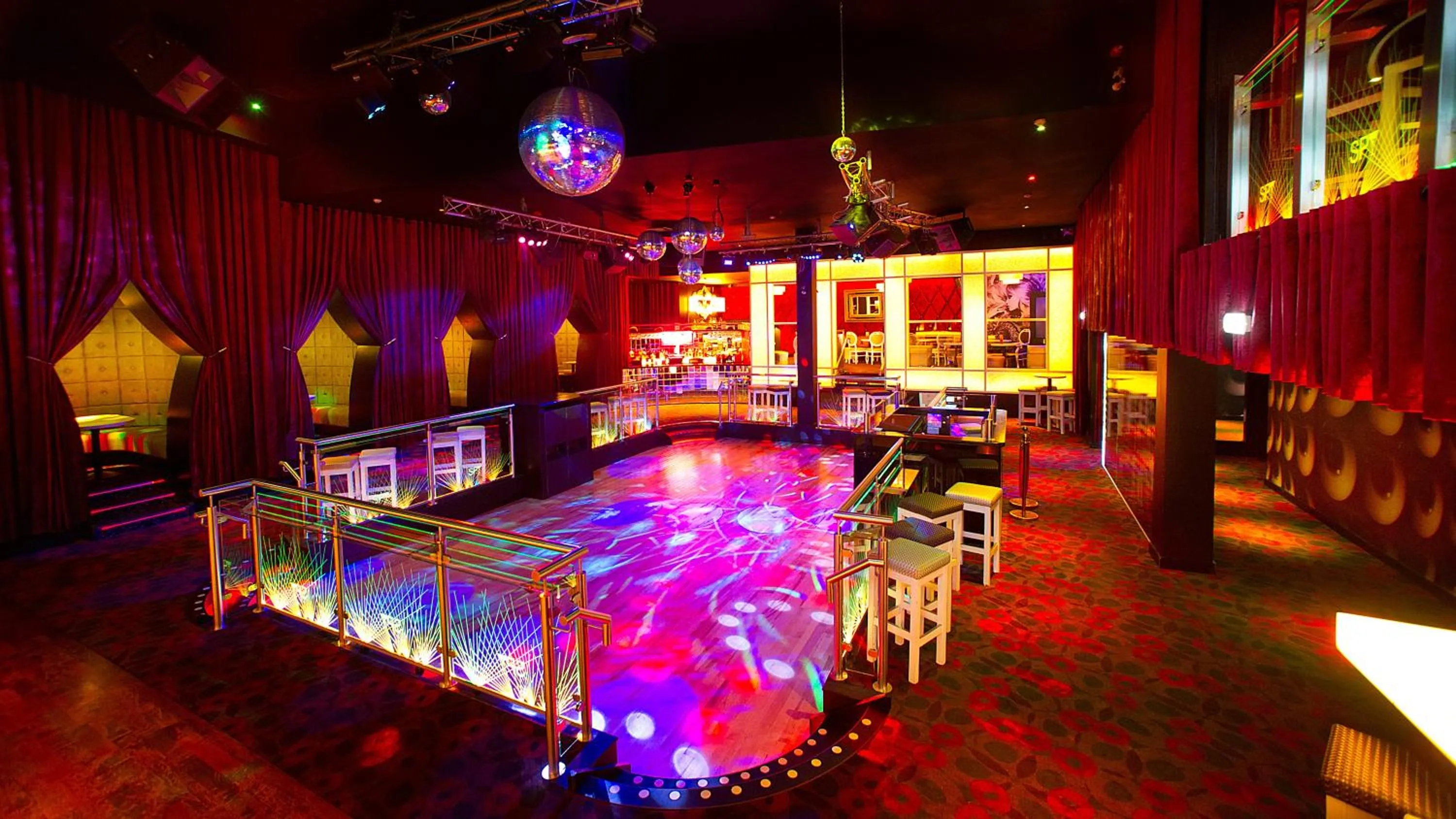 Nightclub / DJ in Westenra Arms Hotel