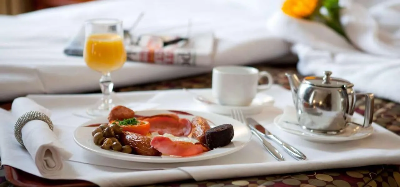 Breakfast in Westenra Arms Hotel