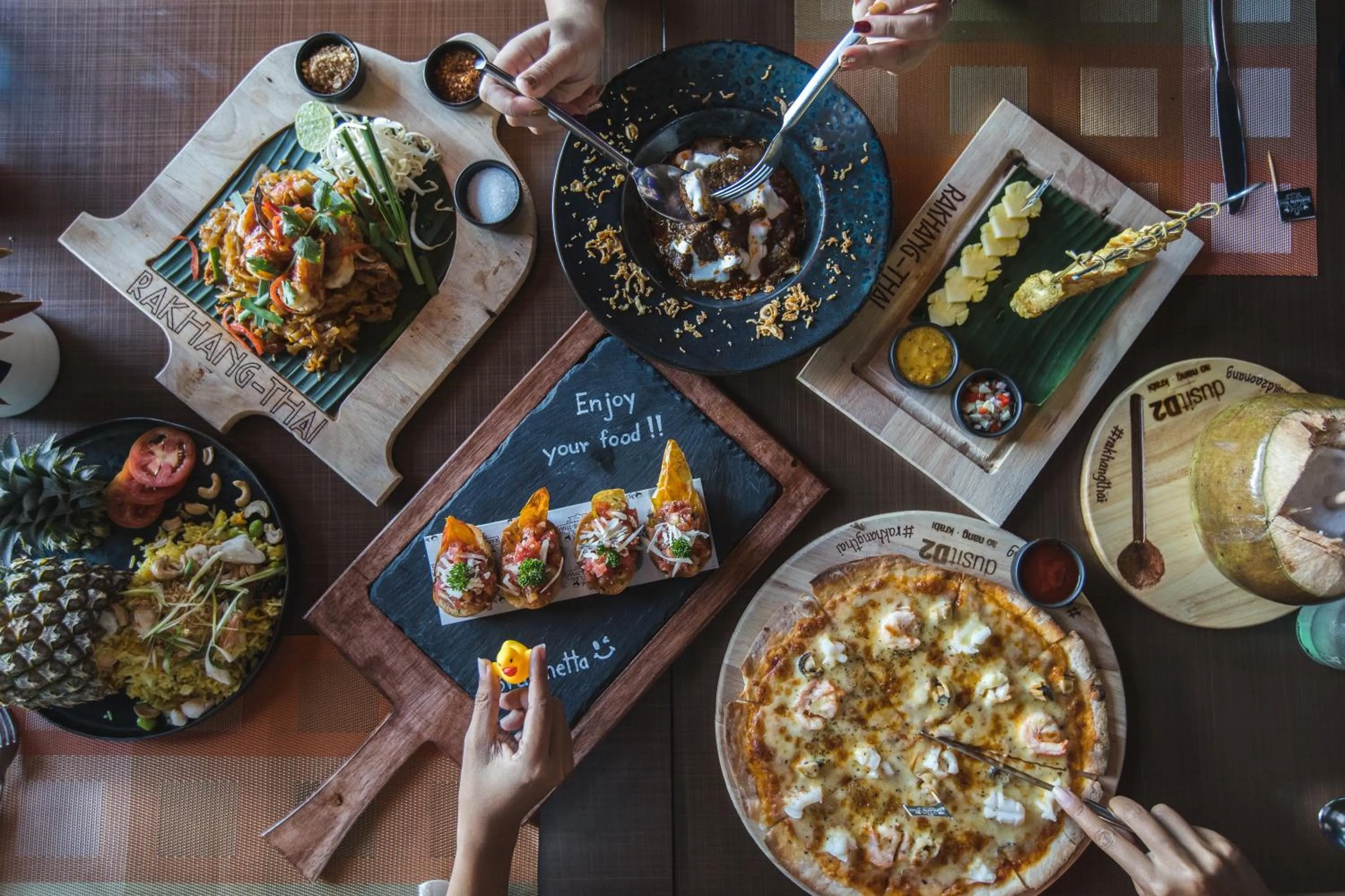 Restaurant/places to eat in Holiday Inn Resort Krabi Ao Nang Beach by IHG