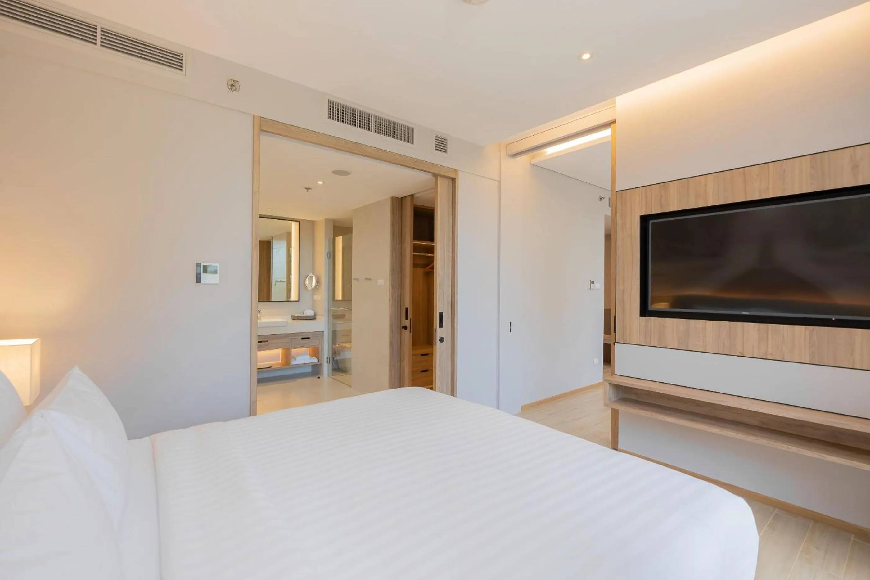 Bedroom, Bed in Holiday Inn Resort Krabi Ao Nang Beach by IHG