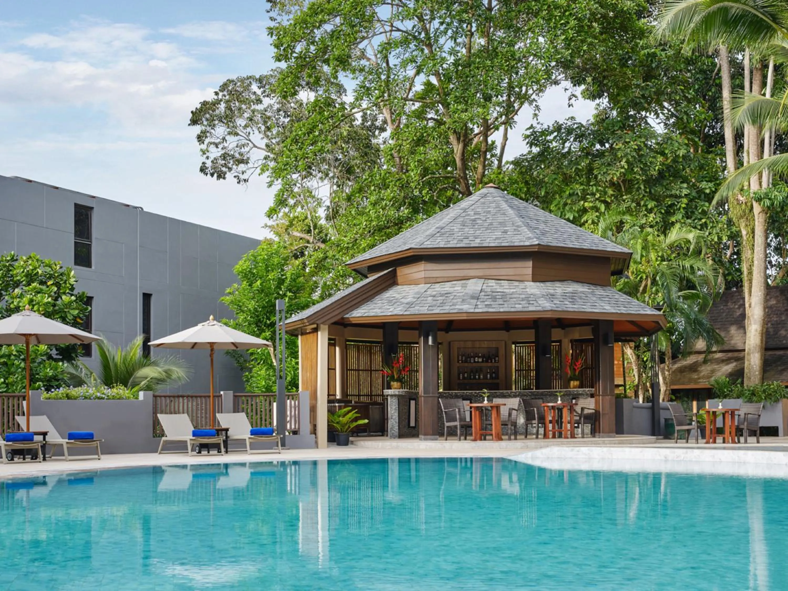 Lounge or bar in Holiday Inn Resort Krabi Ao Nang Beach by IHG