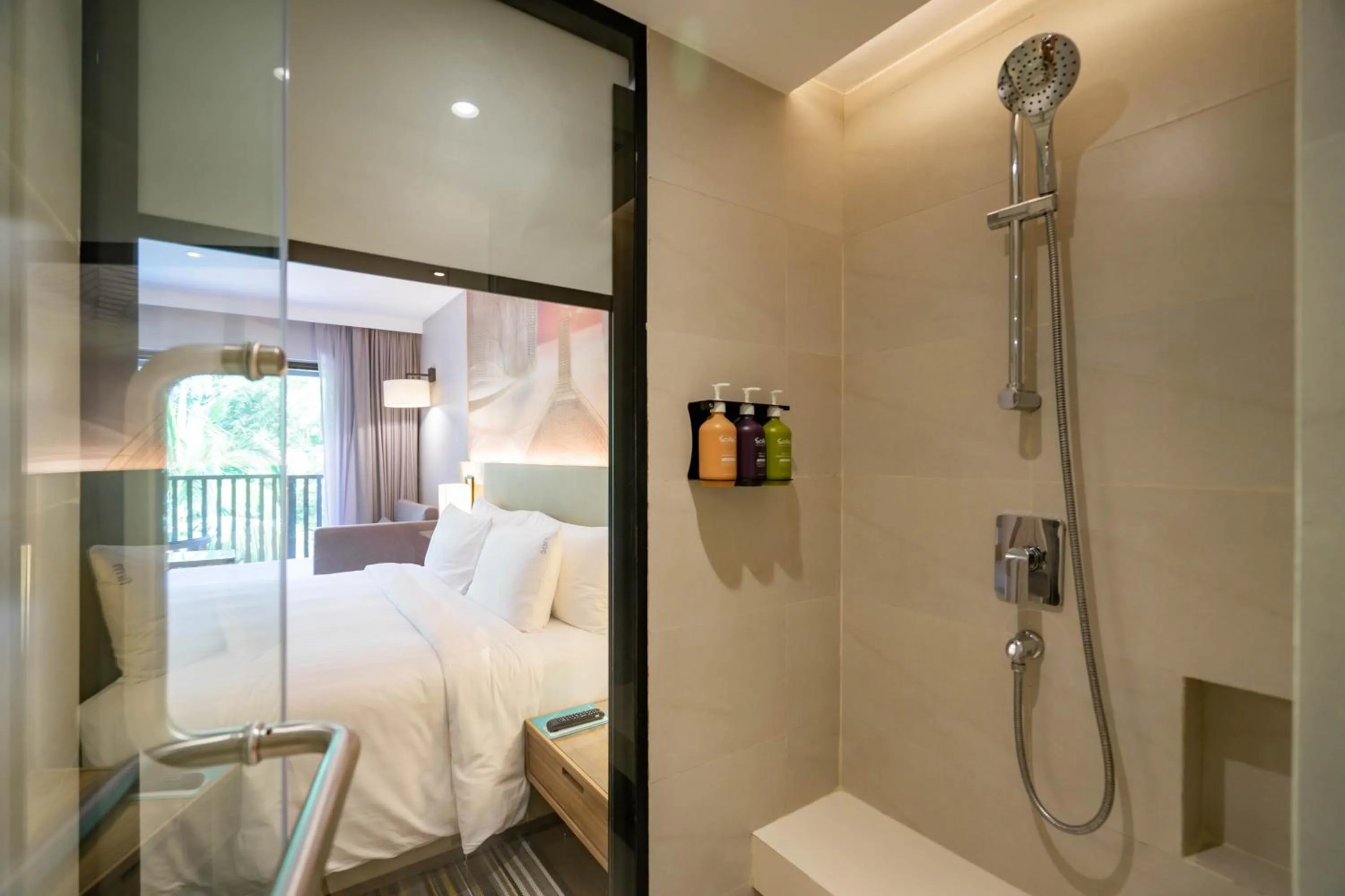 Shower, Bed in Holiday Inn Resort Krabi Ao Nang Beach by IHG